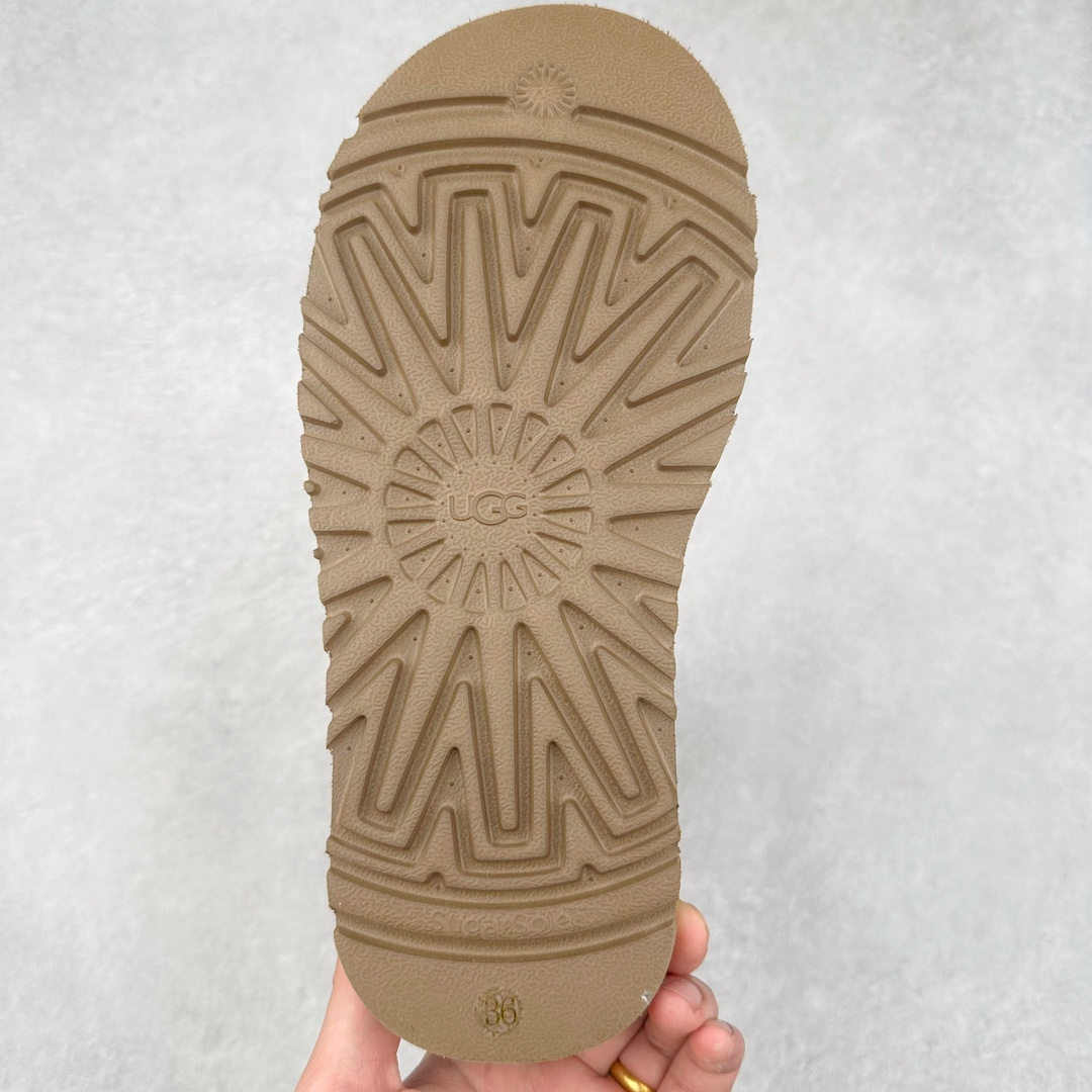 图片[9]-＃纯原福利 UGG 4031经典秋冬羊皮毛一体雪地靴 隆丰A级澳洲进口羊皮毛一体 完全遵循ZP工艺流程 代工厂原厂版师 秉承无原鞋不开发选择 注重每一处细节 市面最正版型 TREADLITE\\\”轻翼\\\”科技外底 轻便/耐用/柔韧/桩型【售后郑重承诺】一个月内若出现重大脱胶/断底等质量问题 直接为您换新 翻毛皮鞋面 细腻亲肤再生聚酯纤维滚边 舒适易打理 保暖性佳 UGG plush™ 里衬和内底 茸软亲肤 舒适暖足 经典鞋型搭配轻盈厚底 稳稳拿捏秋冬出街时髦造型 Treadlite by UGG 轻翼大底 轻盈缓震 为双足减负 舒适轻便 助你轻松畅玩整天 尺码：35 36 37 38 39 40-选品中心