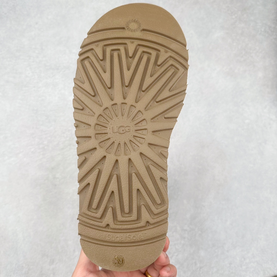 图片[9]-＃纯原福利 UGG 4031经典秋冬羊皮毛一体雪地靴 隆丰A级澳洲进口羊皮毛一体 完全遵循ZP工艺流程 代工厂原厂版师 秉承无原鞋不开发选择 注重每一处细节 市面最正版型 TREADLITE\\\”轻翼\\\”科技外底 轻便/耐用/柔韧/桩型【售后郑重承诺】一个月内若出现重大脱胶/断底等质量问题 直接为您换新 翻毛皮鞋面 细腻亲肤再生聚酯纤维滚边 舒适易打理 保暖性佳 UGG plush™ 里衬和内底 茸软亲肤 舒适暖足 经典鞋型搭配轻盈厚底 稳稳拿捏秋冬出街时髦造型 Treadlite by UGG 轻翼大底 轻盈缓震 为双足减负 舒适轻便 助你轻松畅玩整天 尺码：35 36 37 38 39 40-选品中心