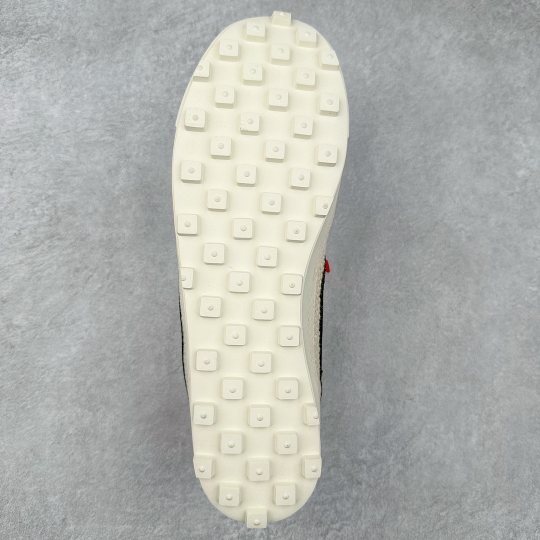 图片[9]-Bode x NK Astro Grabber SP 宇宙掠夺者系列低帮复古经典休闲运动鞋 FQ6892-100 复刻经典球鞋Astro Grabber，与美国男装品牌Bode联名合作，推出两款配色。鞋型符合当下流行趋势，彰显复古身份。复刻一定是球鞋圈绕不开的话题，最近几年 Nike 带回了不少经典球鞋，让不少老玩家欣喜。最近 Nike 挖掘自家档案库，让 1974 年首次发布的 Nike Astro Grabber 重回玩家视野，并且上来就是联名合作。这次合作是同美国新锐品牌 Bode 的联名，这个男装品牌凭借创造性的使用蕾丝桌布等日常材料而闻名。双方带来两款配色，先来看第一双米色款，鞋面由独特编织纹理覆盖，鞋带点缀有小配饰，整体营造出的氛围感十分清新。鞋型方面符合当下流行趋势，超薄中底与扁平鞋面彰显其复古身份。另一双更有复古味道，全黑色皮革鞋面好打理，同时有一种老鞋的感觉，与 1974 的 Nike Astro Grabber 极为相似。尺码：36 36.5 37.5 38 38.5 39 40 40.5 41 42 42.5 43 44 44.5 45-选品中心