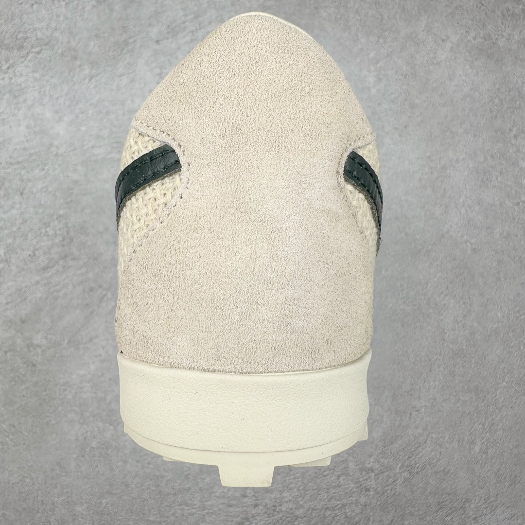 图片[8]-Bode x NK Astro Grabber SP 宇宙掠夺者系列低帮复古经典休闲运动鞋 FQ6892-100 复刻经典球鞋Astro Grabber，与美国男装品牌Bode联名合作，推出两款配色。鞋型符合当下流行趋势，彰显复古身份。复刻一定是球鞋圈绕不开的话题，最近几年 Nike 带回了不少经典球鞋，让不少老玩家欣喜。最近 Nike 挖掘自家档案库，让 1974 年首次发布的 Nike Astro Grabber 重回玩家视野，并且上来就是联名合作。这次合作是同美国新锐品牌 Bode 的联名，这个男装品牌凭借创造性的使用蕾丝桌布等日常材料而闻名。双方带来两款配色，先来看第一双米色款，鞋面由独特编织纹理覆盖，鞋带点缀有小配饰，整体营造出的氛围感十分清新。鞋型方面符合当下流行趋势，超薄中底与扁平鞋面彰显其复古身份。另一双更有复古味道，全黑色皮革鞋面好打理，同时有一种老鞋的感觉，与 1974 的 Nike Astro Grabber 极为相似。尺码：36 36.5 37.5 38 38.5 39 40 40.5 41 42 42.5 43 44 44.5 45-选品中心