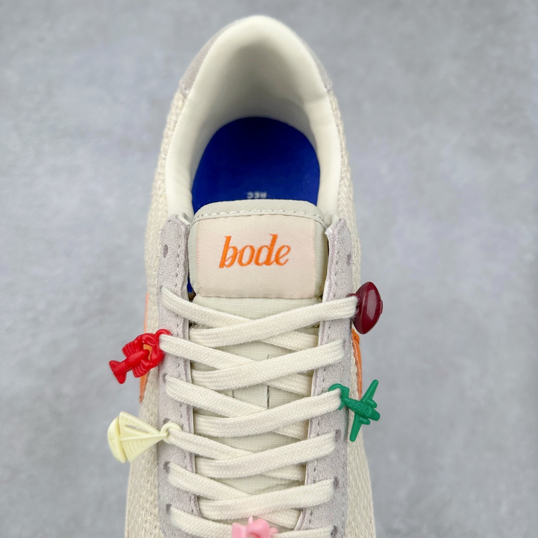 图片[5]-Bode x NK Astro Grabber SP 宇宙掠夺者系列低帮复古经典休闲运动鞋 FQ6892-101 复刻经典球鞋Astro Grabber，与美国男装品牌Bode联名合作，推出两款配色。鞋型符合当下流行趋势，彰显复古身份。复刻一定是球鞋圈绕不开的话题，最近几年 Nike 带回了不少经典球鞋，让不少老玩家欣喜。最近 Nike 挖掘自家档案库，让 1974 年首次发布的 Nike Astro Grabber 重回玩家视野，并且上来就是联名合作。这次合作是同美国新锐品牌 Bode 的联名，这个男装品牌凭借创造性的使用蕾丝桌布等日常材料而闻名。双方带来两款配色，先来看第一双米色款，鞋面由独特编织纹理覆盖，鞋带点缀有小配饰，整体营造出的氛围感十分清新。鞋型方面符合当下流行趋势，超薄中底与扁平鞋面彰显其复古身份。另一双更有复古味道，全黑色皮革鞋面好打理，同时有一种老鞋的感觉，与 1974 的 Nike Astro Grabber 极为相似。尺码：36 36.5 37.5 38 38.5 39 40 40.5 41 42 42.5 43 44 44.5 45-选品中心