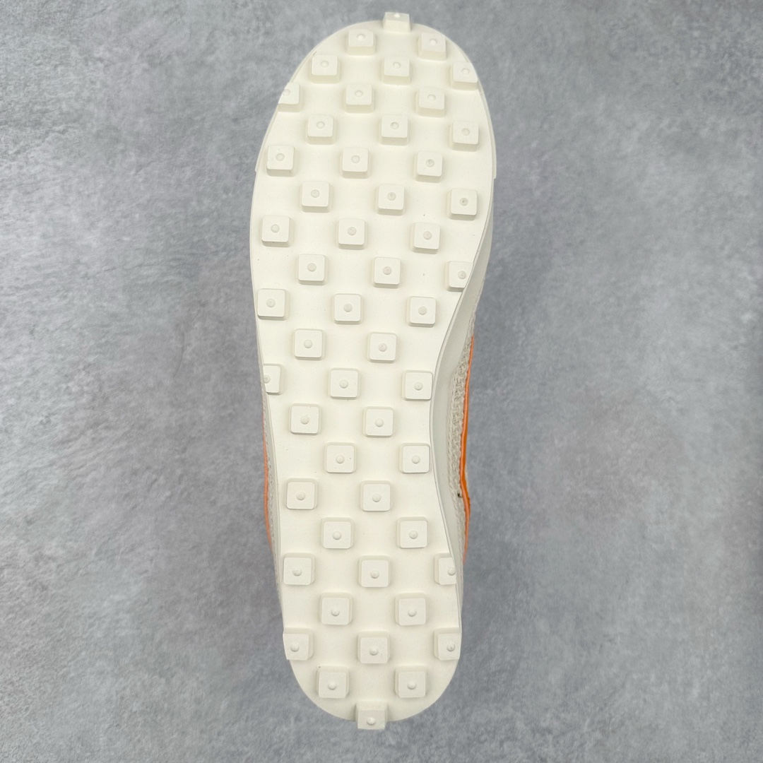 图片[9]-Bode x NK Astro Grabber SP 宇宙掠夺者系列低帮复古经典休闲运动鞋 FQ6892-101 复刻经典球鞋Astro Grabber，与美国男装品牌Bode联名合作，推出两款配色。鞋型符合当下流行趋势，彰显复古身份。复刻一定是球鞋圈绕不开的话题，最近几年 Nike 带回了不少经典球鞋，让不少老玩家欣喜。最近 Nike 挖掘自家档案库，让 1974 年首次发布的 Nike Astro Grabber 重回玩家视野，并且上来就是联名合作。这次合作是同美国新锐品牌 Bode 的联名，这个男装品牌凭借创造性的使用蕾丝桌布等日常材料而闻名。双方带来两款配色，先来看第一双米色款，鞋面由独特编织纹理覆盖，鞋带点缀有小配饰，整体营造出的氛围感十分清新。鞋型方面符合当下流行趋势，超薄中底与扁平鞋面彰显其复古身份。另一双更有复古味道，全黑色皮革鞋面好打理，同时有一种老鞋的感觉，与 1974 的 Nike Astro Grabber 极为相似。尺码：36 36.5 37.5 38 38.5 39 40 40.5 41 42 42.5 43 44 44.5 45-选品中心