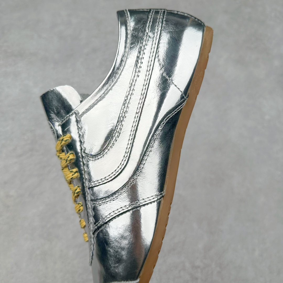 图片[7]-Dries Van Noten小众DVN复古 德训鞋 情侣款 马拉松 休闲 运动鞋 原版购入开发 做货 DVN运动鞋 设计师通过改造、扭曲和颠覆经典元素，打造出实用而富有设计感实穿的运动鞋履。新一季的麂皮运动鞋，灵感来源于70年代的马拉松竞技运动。鞋型以马拉松运动鞋为设计原型，搭配极具生命力色彩的绿色、红色、橙色等 DVN代表性的色彩，鞋面由麂皮、柔软牛皮等材质拼接而成，并搭配今年流行的尼龙扭绳鞋带，实用性与时尚性得到完美的平衡 配送专柜精美包装🛍📦 ▪️ 面料：原版进口绒面麂皮 ▪️ 内里：原版进口柔软皮里 ▪️ 鞋底：原版开模防滑生胶材质 ▪️ 底厚：2CM ▪️ 尺码： 女款35-40 / 男款39-45-选品中心