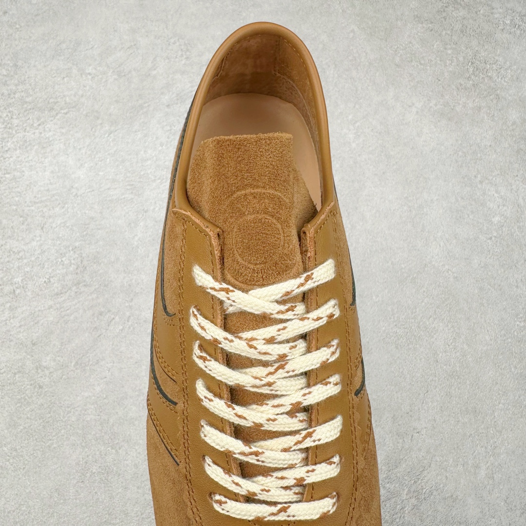 图片[5]-Dries Van Noten小众DVN复古 德训鞋 情侣款 马拉松 休闲 运动鞋 原版购入开发 做货 DVN运动鞋 设计师通过改造、扭曲和颠覆经典元素，打造出实用而富有设计感实穿的运动鞋履。新一季的麂皮运动鞋，灵感来源于70年代的马拉松竞技运动。鞋型以马拉松运动鞋为设计原型，搭配极具生命力色彩的绿色、红色、橙色等 DVN代表性的色彩，鞋面由麂皮、柔软牛皮等材质拼接而成，并搭配今年流行的尼龙扭绳鞋带，实用性与时尚性得到完美的平衡 配送专柜精美包装🛍📦 ▪️ 面料：原版进口绒面麂皮 ▪️ 内里：原版进口柔软皮里 ▪️ 鞋底：原版开模防滑生胶材质 ▪️ 底厚：2CM ▪️ 尺码： 女款35-40 / 男款39-45-选品中心