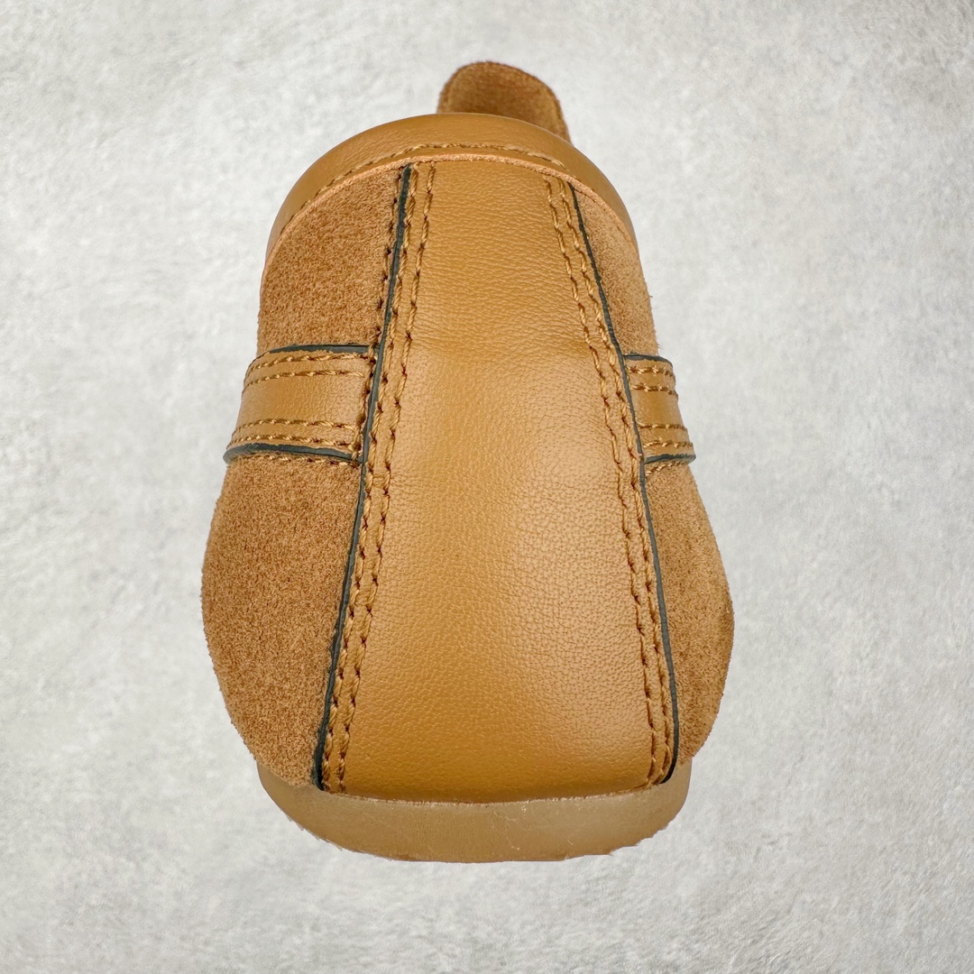 图片[8]-Dries Van Noten小众DVN复古 德训鞋 情侣款 马拉松 休闲 运动鞋 原版购入开发 做货 DVN运动鞋 设计师通过改造、扭曲和颠覆经典元素，打造出实用而富有设计感实穿的运动鞋履。新一季的麂皮运动鞋，灵感来源于70年代的马拉松竞技运动。鞋型以马拉松运动鞋为设计原型，搭配极具生命力色彩的绿色、红色、橙色等 DVN代表性的色彩，鞋面由麂皮、柔软牛皮等材质拼接而成，并搭配今年流行的尼龙扭绳鞋带，实用性与时尚性得到完美的平衡 配送专柜精美包装🛍📦 ▪️ 面料：原版进口绒面麂皮 ▪️ 内里：原版进口柔软皮里 ▪️ 鞋底：原版开模防滑生胶材质 ▪️ 底厚：2CM ▪️ 尺码： 女款35-40 / 男款39-45-选品中心