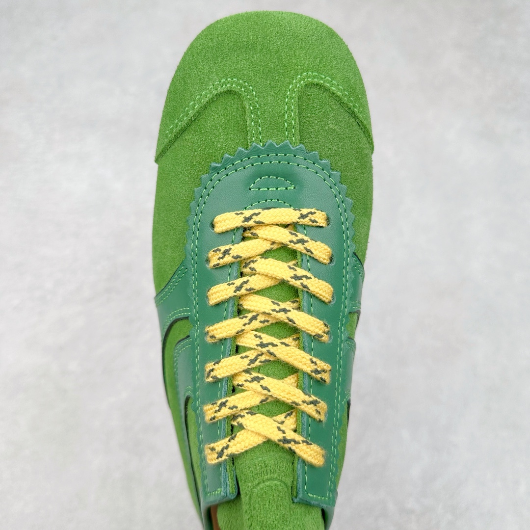 图片[4]-Dries Van Noten小众DVN复古 德训鞋 情侣款 马拉松 休闲 运动鞋 原版购入开发 做货 DVN运动鞋 设计师通过改造、扭曲和颠覆经典元素，打造出实用而富有设计感实穿的运动鞋履。新一季的麂皮运动鞋，灵感来源于70年代的马拉松竞技运动。鞋型以马拉松运动鞋为设计原型，搭配极具生命力色彩的绿色、红色、橙色等 DVN代表性的色彩，鞋面由麂皮、柔软牛皮等材质拼接而成，并搭配今年流行的尼龙扭绳鞋带，实用性与时尚性得到完美的平衡 配送专柜精美包装🛍📦 ▪️ 面料：原版进口绒面麂皮 ▪️ 内里：原版进口柔软皮里 ▪️ 鞋底：原版开模防滑生胶材质 ▪️ 底厚：2CM ▪️ 尺码： 女款35-40 / 男款39-45-选品中心