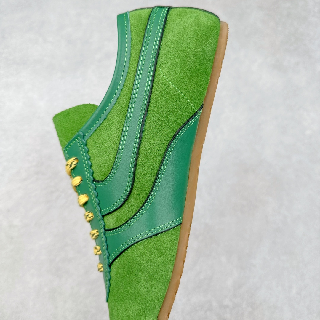 图片[7]-Dries Van Noten小众DVN复古 德训鞋 情侣款 马拉松 休闲 运动鞋 原版购入开发 做货 DVN运动鞋 设计师通过改造、扭曲和颠覆经典元素，打造出实用而富有设计感实穿的运动鞋履。新一季的麂皮运动鞋，灵感来源于70年代的马拉松竞技运动。鞋型以马拉松运动鞋为设计原型，搭配极具生命力色彩的绿色、红色、橙色等 DVN代表性的色彩，鞋面由麂皮、柔软牛皮等材质拼接而成，并搭配今年流行的尼龙扭绳鞋带，实用性与时尚性得到完美的平衡 配送专柜精美包装🛍📦 ▪️ 面料：原版进口绒面麂皮 ▪️ 内里：原版进口柔软皮里 ▪️ 鞋底：原版开模防滑生胶材质 ▪️ 底厚：2CM ▪️ 尺码： 女款35-40 / 男款39-45-选品中心