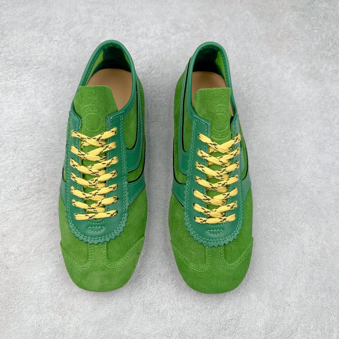 图片[2]-Dries Van Noten小众DVN复古 德训鞋 情侣款 马拉松 休闲 运动鞋 原版购入开发 做货 DVN运动鞋 设计师通过改造、扭曲和颠覆经典元素，打造出实用而富有设计感实穿的运动鞋履。新一季的麂皮运动鞋，灵感来源于70年代的马拉松竞技运动。鞋型以马拉松运动鞋为设计原型，搭配极具生命力色彩的绿色、红色、橙色等 DVN代表性的色彩，鞋面由麂皮、柔软牛皮等材质拼接而成，并搭配今年流行的尼龙扭绳鞋带，实用性与时尚性得到完美的平衡 配送专柜精美包装🛍📦 ▪️ 面料：原版进口绒面麂皮 ▪️ 内里：原版进口柔软皮里 ▪️ 鞋底：原版开模防滑生胶材质 ▪️ 底厚：2CM ▪️ 尺码： 女款35-40 / 男款39-45-选品中心
