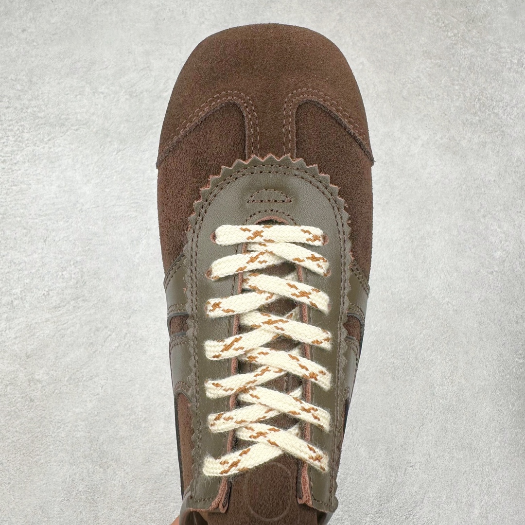 图片[4]-Dries Van Noten小众DVN复古 德训鞋 情侣款 马拉松 休闲 运动鞋 原版购入开发 做货 DVN运动鞋 设计师通过改造、扭曲和颠覆经典元素，打造出实用而富有设计感实穿的运动鞋履。新一季的麂皮运动鞋，灵感来源于70年代的马拉松竞技运动。鞋型以马拉松运动鞋为设计原型，搭配极具生命力色彩的绿色、红色、橙色等 DVN代表性的色彩，鞋面由麂皮、柔软牛皮等材质拼接而成，并搭配今年流行的尼龙扭绳鞋带，实用性与时尚性得到完美的平衡 配送专柜精美包装🛍📦 ▪️ 面料：原版进口绒面麂皮 ▪️ 内里：原版进口柔软皮里 ▪️ 鞋底：原版开模防滑生胶材质 ▪️ 底厚：2CM ▪️ 尺码： 女款35-40 / 男款39-45-选品中心