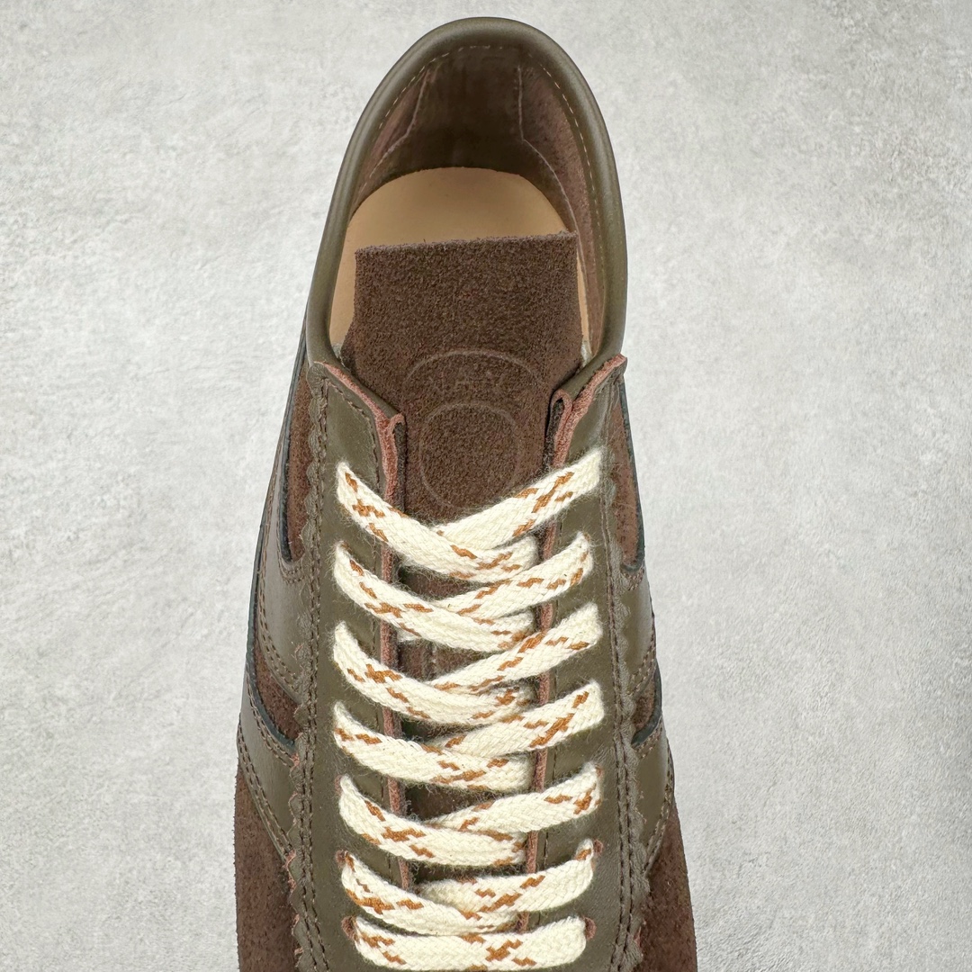 图片[5]-Dries Van Noten小众DVN复古 德训鞋 情侣款 马拉松 休闲 运动鞋 原版购入开发 做货 DVN运动鞋 设计师通过改造、扭曲和颠覆经典元素，打造出实用而富有设计感实穿的运动鞋履。新一季的麂皮运动鞋，灵感来源于70年代的马拉松竞技运动。鞋型以马拉松运动鞋为设计原型，搭配极具生命力色彩的绿色、红色、橙色等 DVN代表性的色彩，鞋面由麂皮、柔软牛皮等材质拼接而成，并搭配今年流行的尼龙扭绳鞋带，实用性与时尚性得到完美的平衡 配送专柜精美包装🛍📦 ▪️ 面料：原版进口绒面麂皮 ▪️ 内里：原版进口柔软皮里 ▪️ 鞋底：原版开模防滑生胶材质 ▪️ 底厚：2CM ▪️ 尺码： 女款35-40 / 男款39-45-选品中心