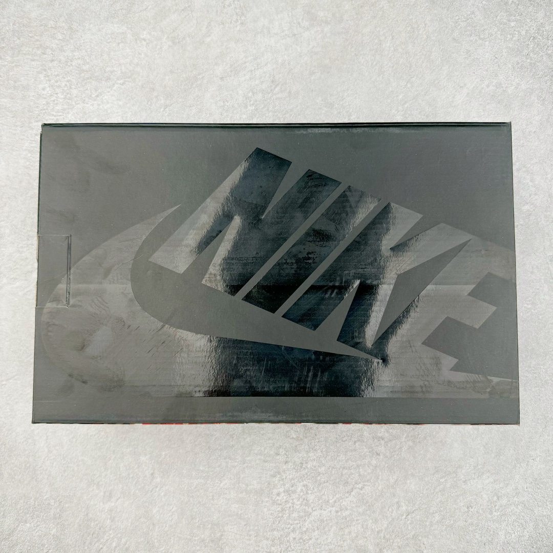 图片[10]-＃PK纯原 PEACEMINUSONE x NK AIR FORCE 1\\\”PARA-NOISE \\\”权志龙联名空军一号低帮 黑白 货号：AQ3692-001 正确彩喷3D打印图案颜色 原厂皮料图案裁片定位正确原盒原配件 热风吹 镊子起皮方式 穿久也可自然脱落 正确原盒原标 内置芯片 原装配件 原包装纸 颇有几分前作反转配色的意思，整双鞋以白色为主打，Swoosh、鞋带以及中底涂漆等细节采用黑色点缀，营造出视觉色差。鞋面与前作一样，暗藏刮刮乐设计，刮开后是极具艺术气息的涂鸦元素 尺码：36 36.5 37.5 38 38.5 39 40 40.5 41 42 42.5 43 44 44.5 45 46 47.5-选品中心