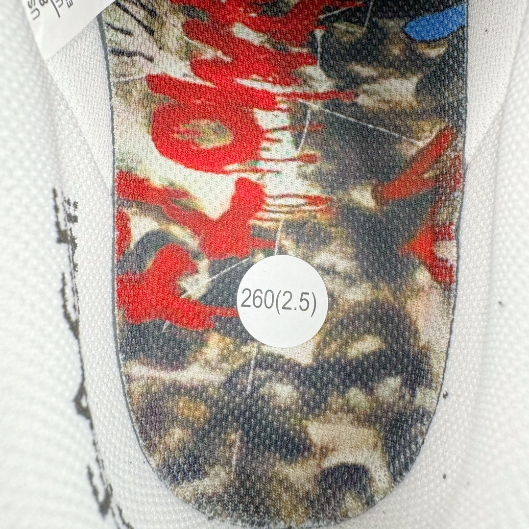 图片[14]-＃PK纯原 PEACEMINUSONE x NK AIR FORCE 1\\\”PARA-NOISE \\\”权志龙联名空军一号低帮 黑白 货号：AQ3692-001 正确彩喷3D打印图案颜色 原厂皮料图案裁片定位正确原盒原配件 热风吹 镊子起皮方式 穿久也可自然脱落 正确原盒原标 内置芯片 原装配件 原包装纸 颇有几分前作反转配色的意思，整双鞋以白色为主打，Swoosh、鞋带以及中底涂漆等细节采用黑色点缀，营造出视觉色差。鞋面与前作一样，暗藏刮刮乐设计，刮开后是极具艺术气息的涂鸦元素 尺码：36 36.5 37.5 38 38.5 39 40 40.5 41 42 42.5 43 44 44.5 45 46 47.5-选品中心