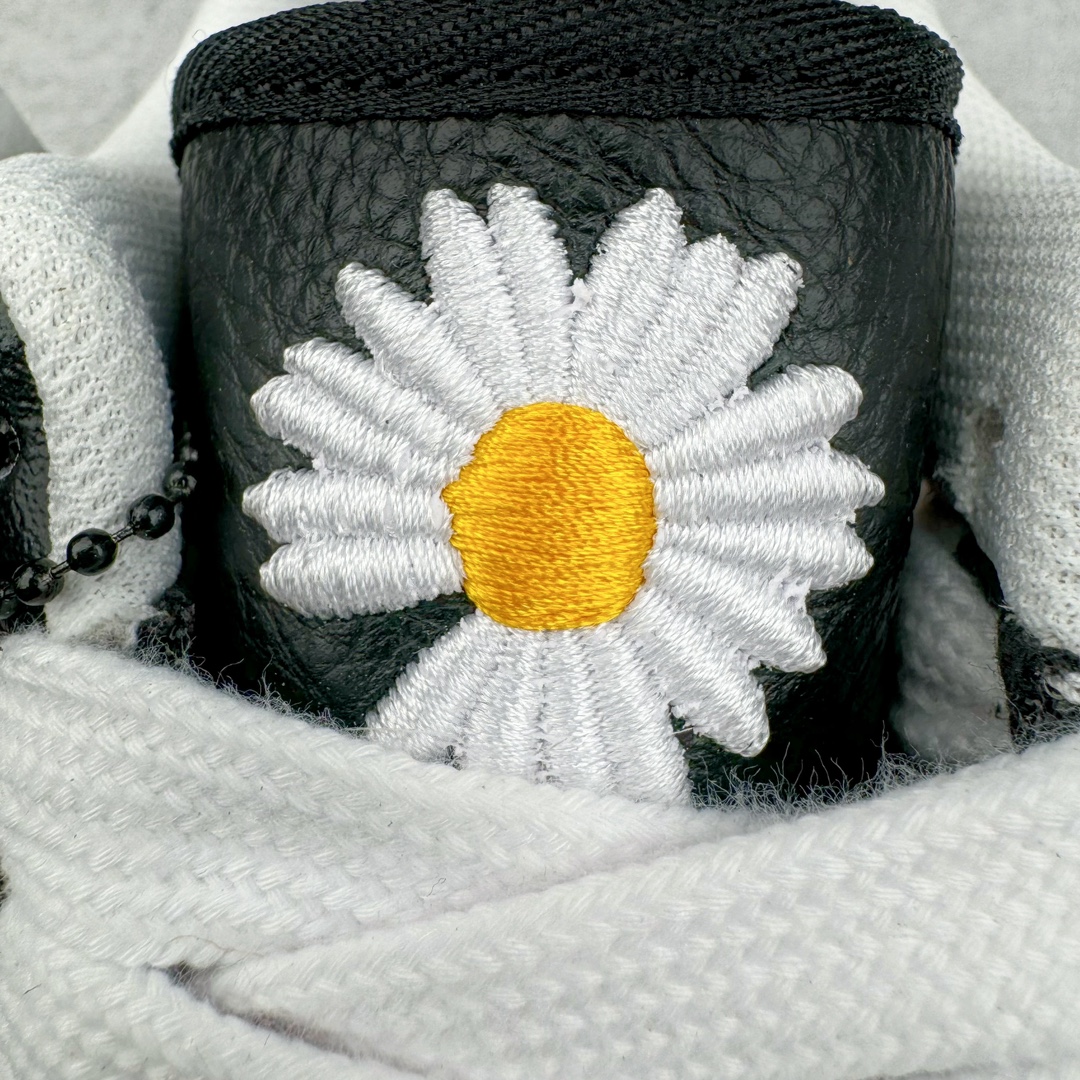 图片[19]-＃PK纯原 PEACEMINUSONE x NK AIR FORCE 1\\\”PARA-NOISE \\\”权志龙联名空军一号低帮 黑白 货号：AQ3692-001 正确彩喷3D打印图案颜色 原厂皮料图案裁片定位正确原盒原配件 热风吹 镊子起皮方式 穿久也可自然脱落 正确原盒原标 内置芯片 原装配件 原包装纸 颇有几分前作反转配色的意思，整双鞋以白色为主打，Swoosh、鞋带以及中底涂漆等细节采用黑色点缀，营造出视觉色差。鞋面与前作一样，暗藏刮刮乐设计，刮开后是极具艺术气息的涂鸦元素 尺码：36 36.5 37.5 38 38.5 39 40 40.5 41 42 42.5 43 44 44.5 45 46 47.5-选品中心