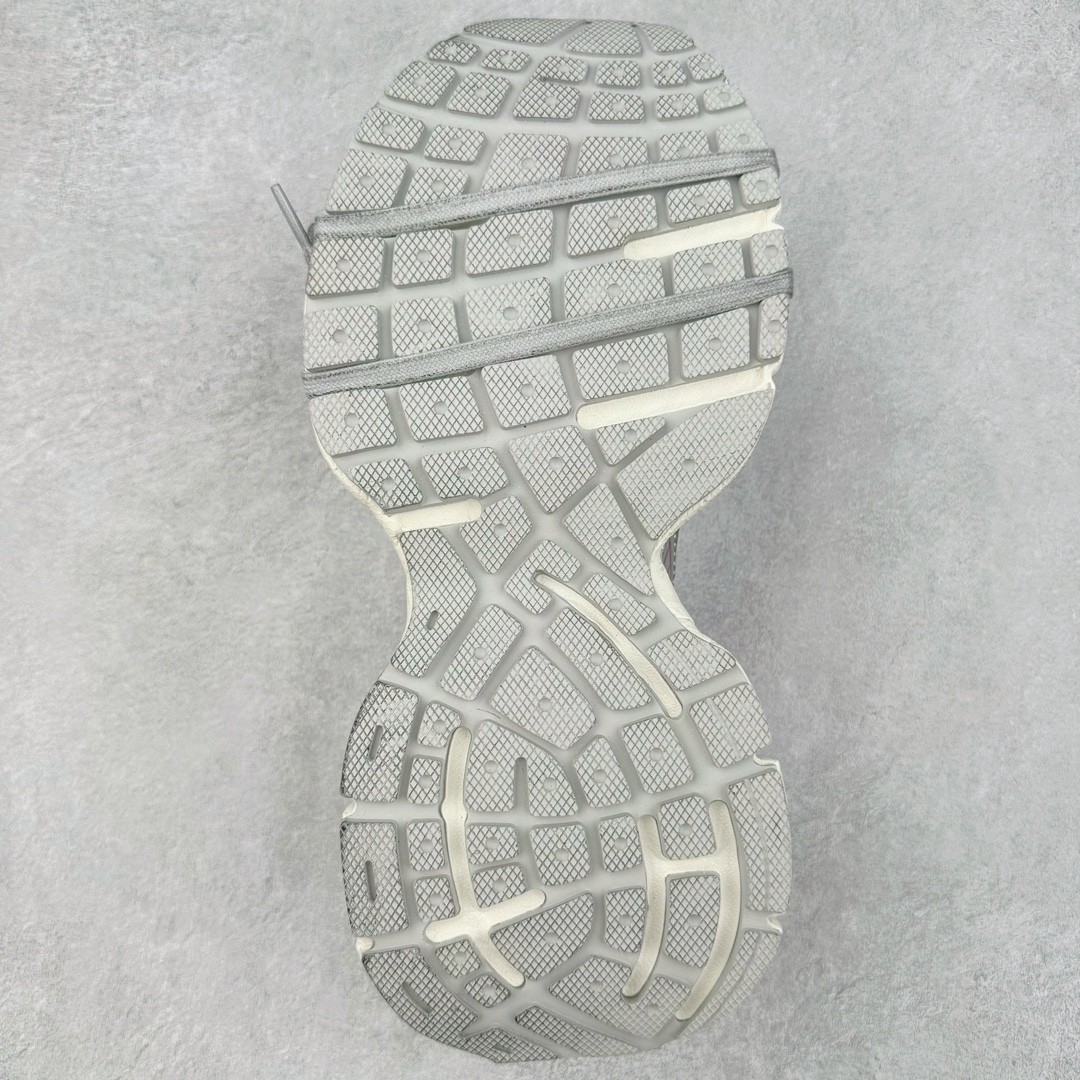 图片[9]-＃总裁 BALENCIAGA 3XL Sneakers 巴黎世家十代网布系带低帮走秀复古老爹鞋 全套原纸板楦头开发 最原汁原味的灵魂版型 全鞋荧光划线卡点 胶水把控整洁度追求极致完美 每一双都是工艺品 多重QC质检 超越公司货的品控标准 实实在在的免检产品 原盒原配 正确字体电绣 粗细、位置、大小正确 侧边TPU 透气孔匹配意产原版 正确分离大底 TPU软底 原版一致大底LOGO 立体感十足 原厂皮料水洗做旧 采购原厂网纱 不含皮革 网布材料和聚氨酯 磨损效果 鞋头边缘和后帮 Balenciaga 徽标 鞋面和后跟凸印尺码 鞋舌 3XL 橡胶品牌标识和反光细节 鞋帮拉袢和鞋舌拉祥 配反光细节 备用鞋带在鞋履前侧 可在穿着前取下 便于不同造型搭配 偏大一码 尺码：35 36 37 38 39 40 41 42 43 44 45-选品中心