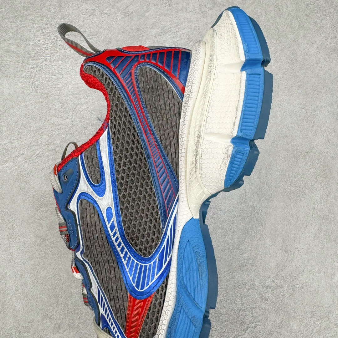 图片[7]-＃总裁 BALENCIAGA 3XL Sneakers 巴黎世家十代网布系带低帮走秀复古老爹鞋 全套原纸板楦头开发 最原汁原味的灵魂版型 全鞋荧光划线卡点 胶水把控整洁度追求极致完美 每一双都是工艺品 多重QC质检 超越公司货的品控标准 实实在在的免检产品 原盒原配 正确字体电绣 粗细、位置、大小正确 侧边TPU 透气孔匹配意产原版 正确分离大底 TPU软底 原版一致大底LOGO 立体感十足 原厂皮料水洗做旧 采购原厂网纱 不含皮革 网布材料和聚氨酯 磨损效果 鞋头边缘和后帮 Balenciaga 徽标 鞋面和后跟凸印尺码 鞋舌 3XL 橡胶品牌标识和反光细节 鞋帮拉袢和鞋舌拉祥 配反光细节 备用鞋带在鞋履前侧 可在穿着前取下 便于不同造型搭配 偏大一码 尺码：35 36 37 38 39 40 41 42 43 44 45-选品中心