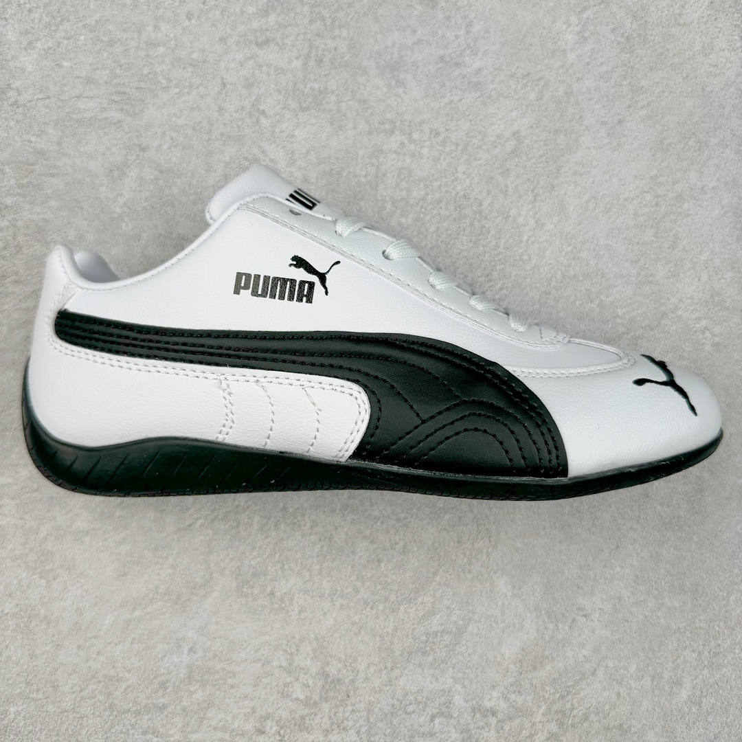 图片[3]-＃TG特价福利 PUMA Speedca OG 彪马极速赛车系列低帮德训风拼接复古百搭休闲运动赛车鞋 鞋款从80、90年代赛车手所穿的防火赛车鞋为原型，鞋身线条模仿了赛车的流线廓形，体现了空气动力学原理的结构。简约流畅的外观，恰好又和贯穿其中的Formstrip Logo融合恰到好处，视觉上细节丰富且协调。本次Speedcat OG鞋款归来，最大看点自然式保留了窄版鞋型以及薄底构造。这两年各品牌鞋底越做越厚，Speedcat反其道而行之，上脚几乎无鞋底的效果带来耳目一新的视觉体验。鞋面依旧是以质感细腻的麂皮材质打造，并且大面积近乎全包裹的使用，复古味道也愈发浓烈。配色上更是将最原始的黑色和红色带回，向F1赛车队的标志性队服致敬。相信让各位一眼种草的更多是出挑的大红色，上脚即可瞬间点亮整体造型，在以球鞋为核心的OOTD中脱颖而出。而另一款黑色则是低调的万金油，彰显新潮个性的同时又不喧宾夺主，也是热爱简约系穿搭朋友的首选。 尺码：35.5 36 37 37.5 38 38.5 39 40 40.5 41 42 42.5 43 44 44.5 45-选品中心