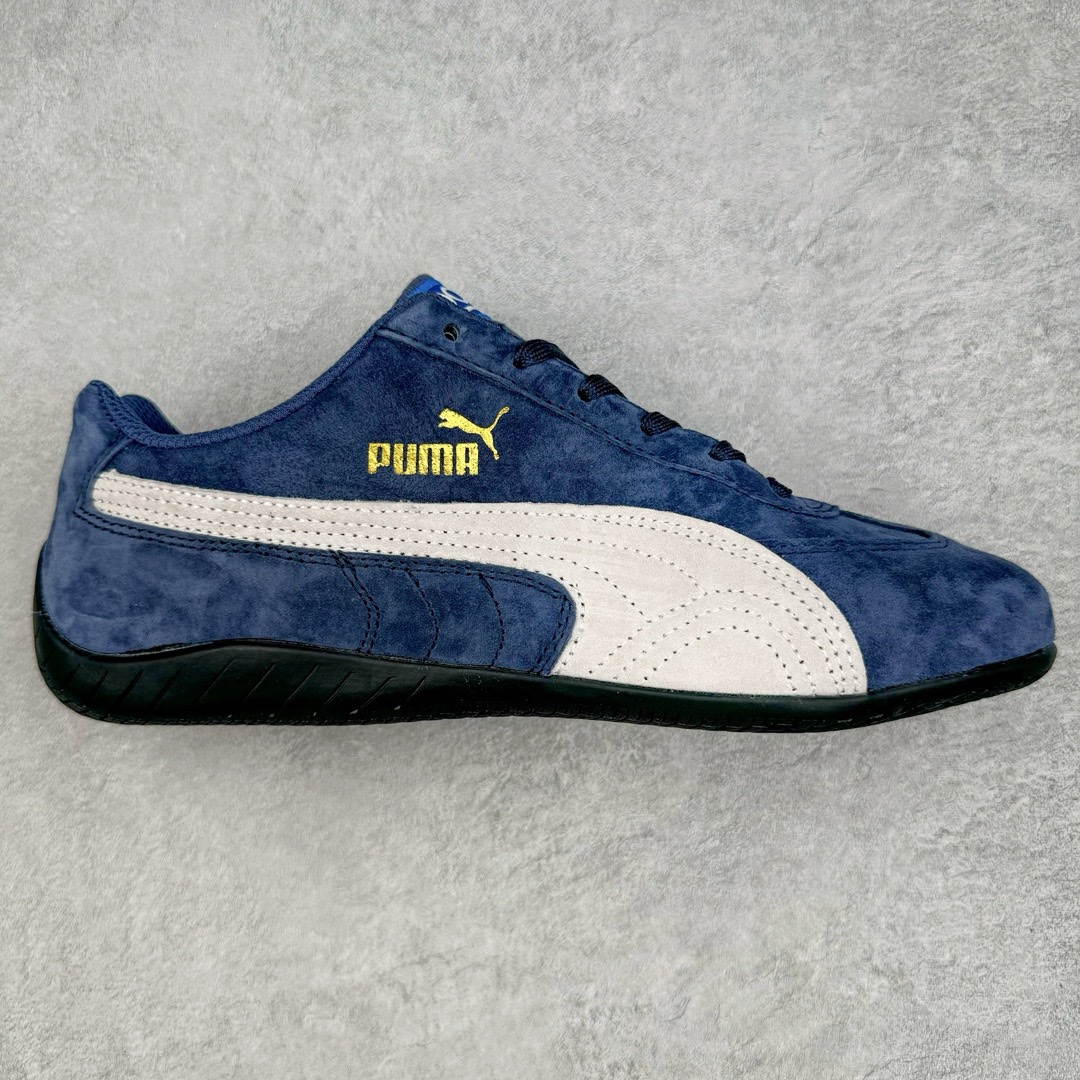 图片[2]-＃TG特价福利 PUMA Speedca OG 彪马极速赛车系列低帮德训风拼接复古百搭休闲运动赛车鞋 鞋款从80、90年代赛车手所穿的防火赛车鞋为原型，鞋身线条模仿了赛车的流线廓形，体现了空气动力学原理的结构。简约流畅的外观，恰好又和贯穿其中的Formstrip Logo融合恰到好处，视觉上细节丰富且协调。本次Speedcat OG鞋款归来，最大看点自然式保留了窄版鞋型以及薄底构造。这两年各品牌鞋底越做越厚，Speedcat反其道而行之，上脚几乎无鞋底的效果带来耳目一新的视觉体验。鞋面依旧是以质感细腻的麂皮材质打造，并且大面积近乎全包裹的使用，复古味道也愈发浓烈。配色上更是将最原始的黑色和红色带回，向F1赛车队的标志性队服致敬。相信让各位一眼种草的更多是出挑的大红色，上脚即可瞬间点亮整体造型，在以球鞋为核心的OOTD中脱颖而出。而另一款黑色则是低调的万金油，彰显新潮个性的同时又不喧宾夺主，也是热爱简约系穿搭朋友的首选。 尺码：35.5 36 37 37.5 38 38.5 39 40 40.5 41 42 42.5 43 44 44.5 45-选品中心