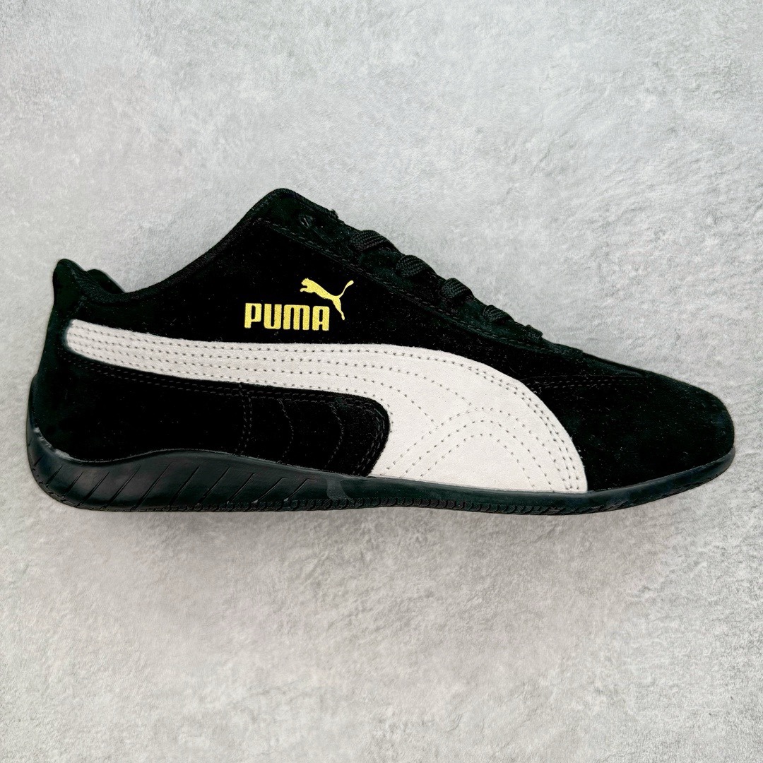 图片[4]-＃TG特价福利 PUMA Speedca OG 彪马极速赛车系列低帮德训风拼接复古百搭休闲运动赛车鞋 鞋款从80、90年代赛车手所穿的防火赛车鞋为原型，鞋身线条模仿了赛车的流线廓形，体现了空气动力学原理的结构。简约流畅的外观，恰好又和贯穿其中的Formstrip Logo融合恰到好处，视觉上细节丰富且协调。本次Speedcat OG鞋款归来，最大看点自然式保留了窄版鞋型以及薄底构造。这两年各品牌鞋底越做越厚，Speedcat反其道而行之，上脚几乎无鞋底的效果带来耳目一新的视觉体验。鞋面依旧是以质感细腻的麂皮材质打造，并且大面积近乎全包裹的使用，复古味道也愈发浓烈。配色上更是将最原始的黑色和红色带回，向F1赛车队的标志性队服致敬。相信让各位一眼种草的更多是出挑的大红色，上脚即可瞬间点亮整体造型，在以球鞋为核心的OOTD中脱颖而出。而另一款黑色则是低调的万金油，彰显新潮个性的同时又不喧宾夺主，也是热爱简约系穿搭朋友的首选。 尺码：35.5 36 37 37.5 38 38.5 39 40 40.5 41 42 42.5 43 44 44.5 45-选品中心
