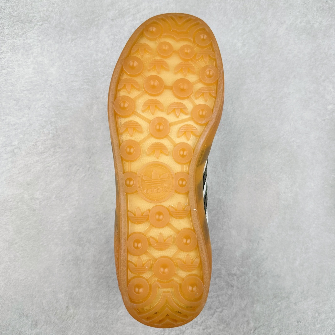 图片[9]-AD Original Samba OG 复古经典轻便板鞋 IG6836 这款桑巴鞋展示了高质量的工艺 带有装饰的超锁缝制和无缝的手感 柔软、柔软的皮革造型和标志性的3条纹完成了精致的外观 正规合身鞋带 鞋面上有绒面鞋垫 橡胶鞋底 享受正畸套筒软感 自50年代首次亮相以来就一直在赢得粉丝的青睐 尺码：36 36.5 37.5 38 38.5 39 40 40.5 41 42 42.5 43 44 44.5 45-选品中心