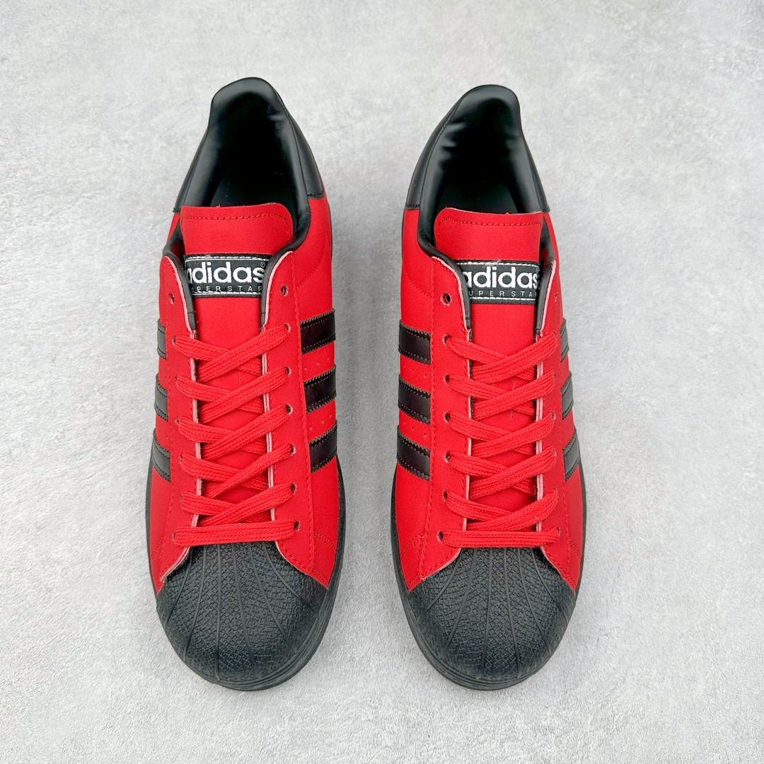 图片[2]-AD Originals Superstar 经典复古贝壳头板鞋 IG9271 诞生于1969年 是第一双将全皮面鞋 身与橡胶鞋头结合在一起的低帮篮球鞋 Superstar最开始 是作为高帮篮球鞋Pro Model的低帮版本而出现的 但因为其独特和醒目的橡胶鞋头造型而让大家熟知 被大家形象地称为\\\”shelltoe\\\”贝壳头 在70年代的美国职业篮球场上 接近3/4的NBA球员都将这双Superstar作为场上用鞋 80年代之后 经过不断的改良和发展 Superstar逐渐成为横跨时装、音乐、街头文化、休闲和运动等各大领域的时尚潮鞋 尺码：36 36.5 37 38 38.5 39 40 40.5 41 42 42.5 43 44 44.5 45-选品中心