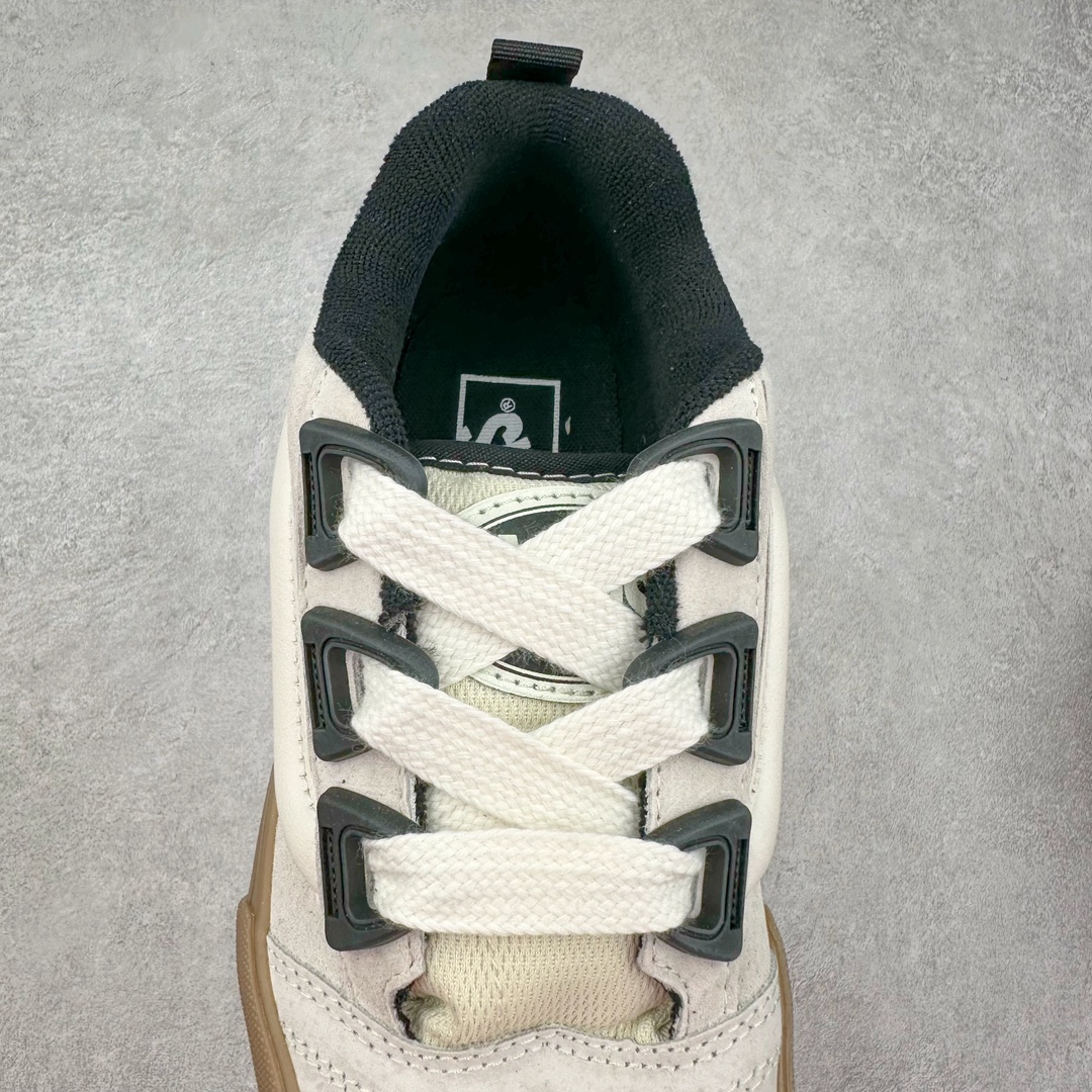 图片[5]-Vans Knu Skool DR 米白生椰 “DR新系列面包鞋，个性十足”DR新款是对90年代经典风格的重新诠释，Vans将现在的Knu Skool的“宽大”特点进一步放大，将携带空改为了极具现代风格的D形鞋带孔，并选用更宽的鞋带绑定鞋身! 货号：VN000CZUVE1 尺码：35 36 36.5 37 38 38.5 39 40 40.5 41 42 42.5 43 44 45 工艺：硫化1：1（重量1：1、真标、原钢印、材质标、鞋型标、合格证）-选品中心