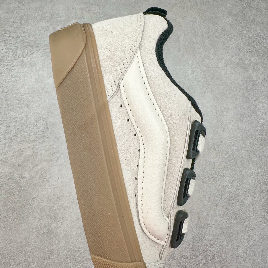 图片[6]-Vans Knu Skool DR 米白生椰 “DR新系列面包鞋，个性十足”DR新款是对90年代经典风格的重新诠释，Vans将现在的Knu Skool的“宽大”特点进一步放大，将携带空改为了极具现代风格的D形鞋带孔，并选用更宽的鞋带绑定鞋身! 货号：VN000CZUVE1 尺码：35 36 36.5 37 38 38.5 39 40 40.5 41 42 42.5 43 44 45 工艺：硫化1：1（重量1：1、真标、原钢印、材质标、鞋型标、合格证）-选品中心