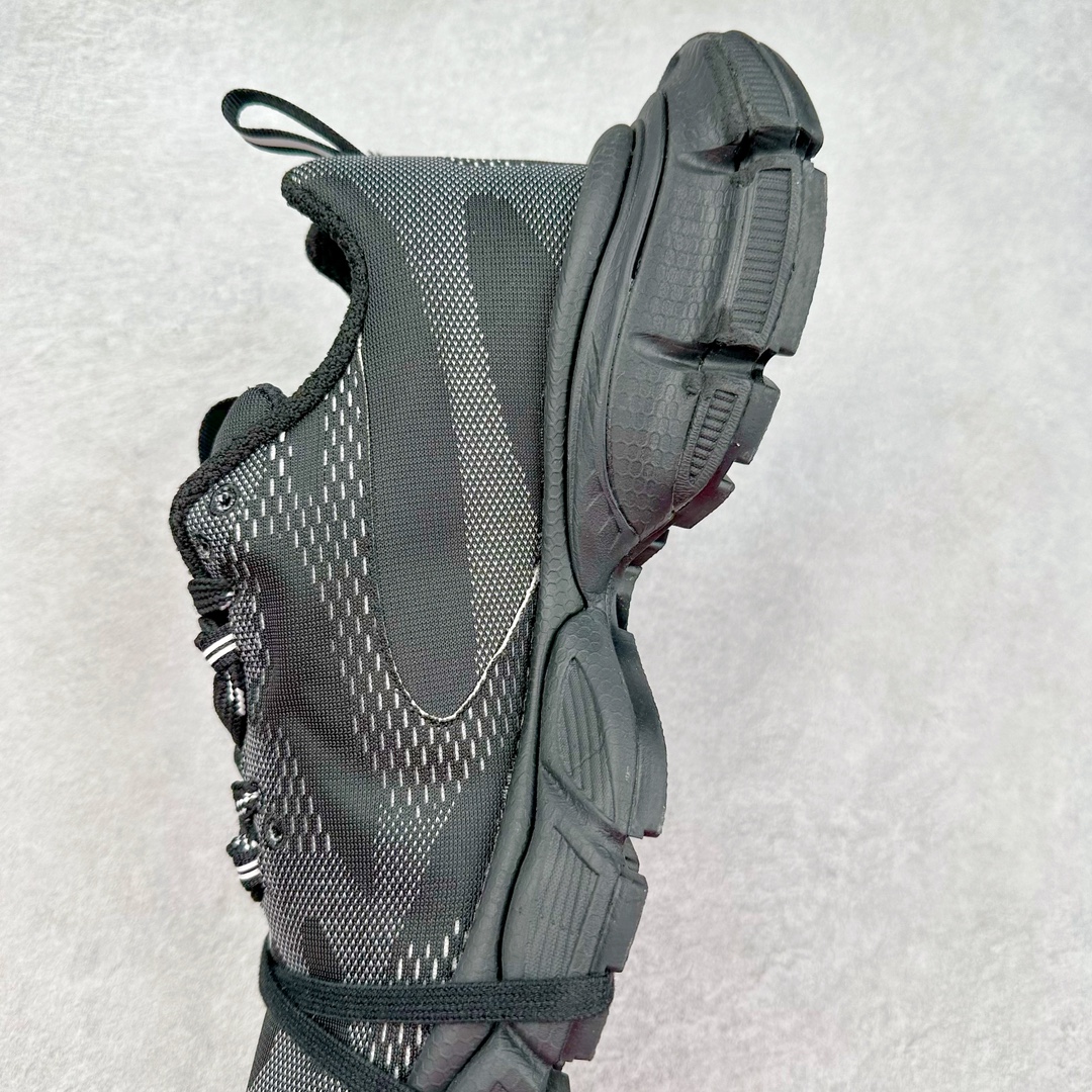 图片[7]-＃纯原 UA x BALENCIAGA 3XL Sneakers 巴黎世家安德玛联名十代网布系带低帮走秀复古老爹鞋 全套原纸板楦头开发 最原汁原味的灵魂版型 全鞋荧光划线卡点 胶水把控整洁度追求极致完美 每一双都是工艺品 多重QC质检 超越公司货的品控标准 实实在在的免检产品 原盒原配 正确字体电绣 粗细、位置、大小正确 侧边TPU 透气孔匹配意产原版 正确分离大底 TPU软底 原版一致大底LOGO 立体感十足 原厂皮料水洗做旧 采购原厂网纱 不含皮革 网布材料和聚氨酯 磨损效果 鞋头边缘和后帮 Balenciaga 徽标 鞋面和后跟凸印尺码 鞋舌 3XL 橡胶品牌标识和反光细节 鞋帮拉袢和鞋舌拉祥 配反光细节 备用鞋带在鞋履前侧 可在穿着前取下 便于不同造型搭配 正常尺码 尺码：35 36 37 38 39 40 41 42 43 44 45 46-选品中心