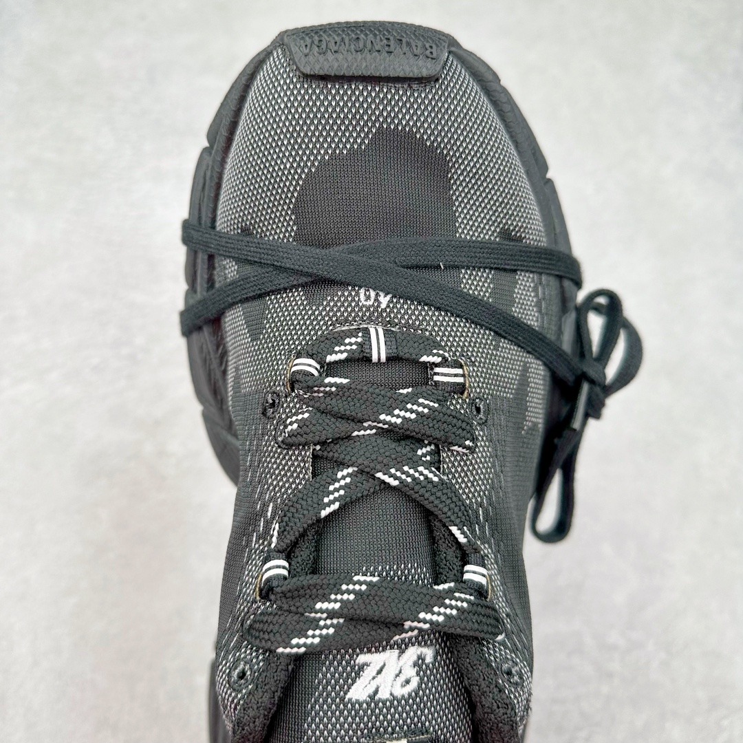 图片[4]-＃纯原 UA x BALENCIAGA 3XL Sneakers 巴黎世家安德玛联名十代网布系带低帮走秀复古老爹鞋 全套原纸板楦头开发 最原汁原味的灵魂版型 全鞋荧光划线卡点 胶水把控整洁度追求极致完美 每一双都是工艺品 多重QC质检 超越公司货的品控标准 实实在在的免检产品 原盒原配 正确字体电绣 粗细、位置、大小正确 侧边TPU 透气孔匹配意产原版 正确分离大底 TPU软底 原版一致大底LOGO 立体感十足 原厂皮料水洗做旧 采购原厂网纱 不含皮革 网布材料和聚氨酯 磨损效果 鞋头边缘和后帮 Balenciaga 徽标 鞋面和后跟凸印尺码 鞋舌 3XL 橡胶品牌标识和反光细节 鞋帮拉袢和鞋舌拉祥 配反光细节 备用鞋带在鞋履前侧 可在穿着前取下 便于不同造型搭配 正常尺码 尺码：35 36 37 38 39 40 41 42 43 44 45 46-选品中心