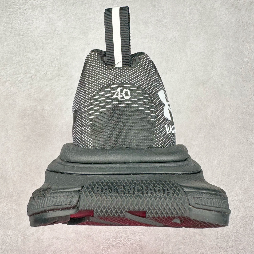 图片[8]-＃纯原 UA x BALENCIAGA 3XL Sneakers 巴黎世家安德玛联名十代网布系带低帮走秀复古老爹鞋 全套原纸板楦头开发 最原汁原味的灵魂版型 全鞋荧光划线卡点 胶水把控整洁度追求极致完美 每一双都是工艺品 多重QC质检 超越公司货的品控标准 实实在在的免检产品 原盒原配 正确字体电绣 粗细、位置、大小正确 侧边TPU 透气孔匹配意产原版 正确分离大底 TPU软底 原版一致大底LOGO 立体感十足 原厂皮料水洗做旧 采购原厂网纱 不含皮革 网布材料和聚氨酯 磨损效果 鞋头边缘和后帮 Balenciaga 徽标 鞋面和后跟凸印尺码 鞋舌 3XL 橡胶品牌标识和反光细节 鞋帮拉袢和鞋舌拉祥 配反光细节 备用鞋带在鞋履前侧 可在穿着前取下 便于不同造型搭配 正常尺码 尺码：35 36 37 38 39 40 41 42 43 44 45 46-选品中心