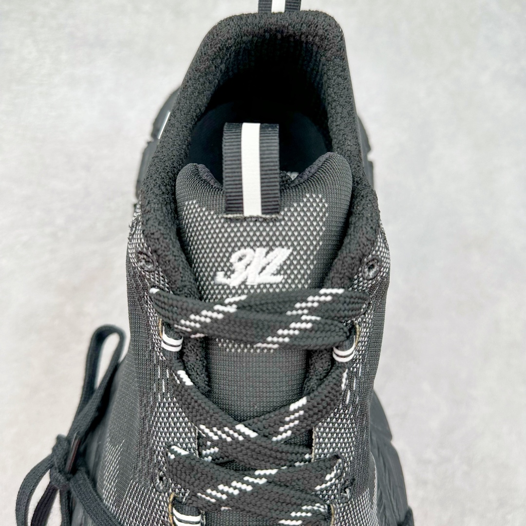 图片[5]-＃纯原 UA x BALENCIAGA 3XL Sneakers 巴黎世家安德玛联名十代网布系带低帮走秀复古老爹鞋 全套原纸板楦头开发 最原汁原味的灵魂版型 全鞋荧光划线卡点 胶水把控整洁度追求极致完美 每一双都是工艺品 多重QC质检 超越公司货的品控标准 实实在在的免检产品 原盒原配 正确字体电绣 粗细、位置、大小正确 侧边TPU 透气孔匹配意产原版 正确分离大底 TPU软底 原版一致大底LOGO 立体感十足 原厂皮料水洗做旧 采购原厂网纱 不含皮革 网布材料和聚氨酯 磨损效果 鞋头边缘和后帮 Balenciaga 徽标 鞋面和后跟凸印尺码 鞋舌 3XL 橡胶品牌标识和反光细节 鞋帮拉袢和鞋舌拉祥 配反光细节 备用鞋带在鞋履前侧 可在穿着前取下 便于不同造型搭配 正常尺码 尺码：35 36 37 38 39 40 41 42 43 44 45 46-选品中心