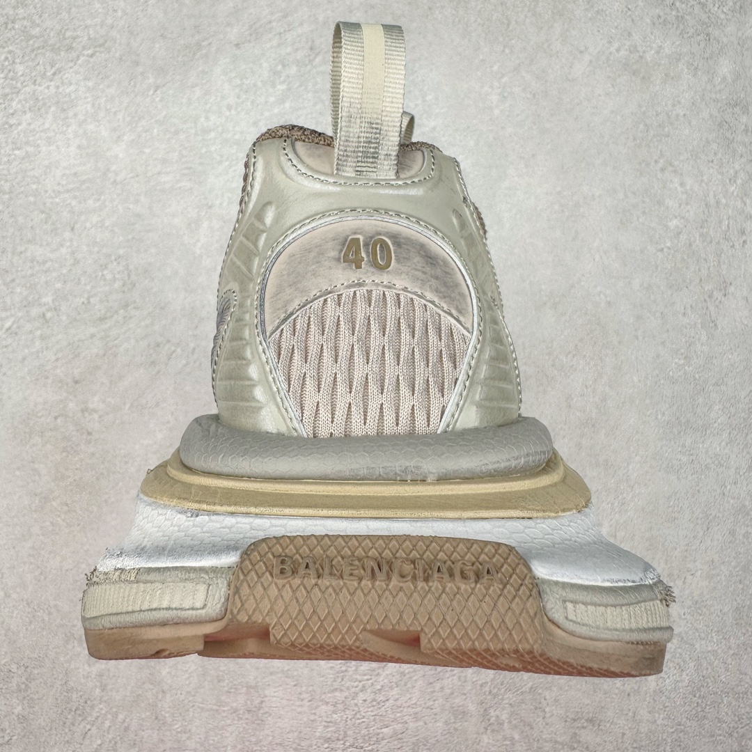 图片[8]-＃纯原 BALENCIAGA 3XL Sneakers 巴黎世家十代网布系带低帮走秀复古老爹鞋 全套原纸板楦头开发 最原汁原味的灵魂版型 全鞋荧光划线卡点 胶水把控整洁度追求极致完美 每一双都是工艺品 多重QC质检 超越公司货的品控标准 实实在在的免检产品 原盒原配 正确字体电绣 粗细、位置、大小正确 侧边TPU 透气孔匹配意产原版 正确分离大底 TPU软底 原版一致大底LOGO 立体感十足 原厂皮料水洗做旧 采购原厂网纱 不含皮革 网布材料和聚氨酯 磨损效果 鞋头边缘和后帮 Balenciaga 徽标 鞋面和后跟凸印尺码 鞋舌 3XL 橡胶品牌标识和反光细节 鞋帮拉袢和鞋舌拉祥 配反光细节 备用鞋带在鞋履前侧 可在穿着前取下 便于不同造型搭配 正常尺码 尺码：35 36 37 38 39 40 41 42 43 44 45 46-选品中心