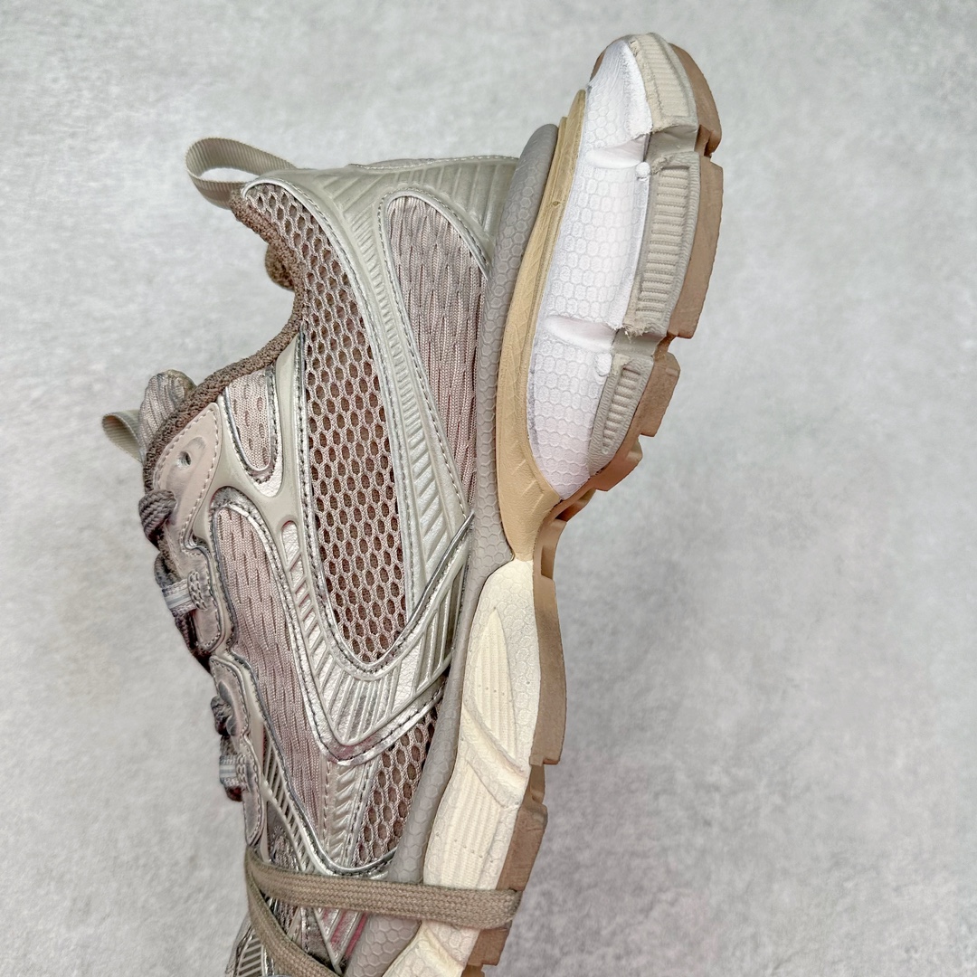 图片[7]-＃纯原 BALENCIAGA 3XL Sneakers 巴黎世家十代网布系带低帮走秀复古老爹鞋 全套原纸板楦头开发 最原汁原味的灵魂版型 全鞋荧光划线卡点 胶水把控整洁度追求极致完美 每一双都是工艺品 多重QC质检 超越公司货的品控标准 实实在在的免检产品 原盒原配 正确字体电绣 粗细、位置、大小正确 侧边TPU 透气孔匹配意产原版 正确分离大底 TPU软底 原版一致大底LOGO 立体感十足 原厂皮料水洗做旧 采购原厂网纱 不含皮革 网布材料和聚氨酯 磨损效果 鞋头边缘和后帮 Balenciaga 徽标 鞋面和后跟凸印尺码 鞋舌 3XL 橡胶品牌标识和反光细节 鞋帮拉袢和鞋舌拉祥 配反光细节 备用鞋带在鞋履前侧 可在穿着前取下 便于不同造型搭配 正常尺码 尺码：35 36 37 38 39 40 41 42 43 44 45 46-选品中心