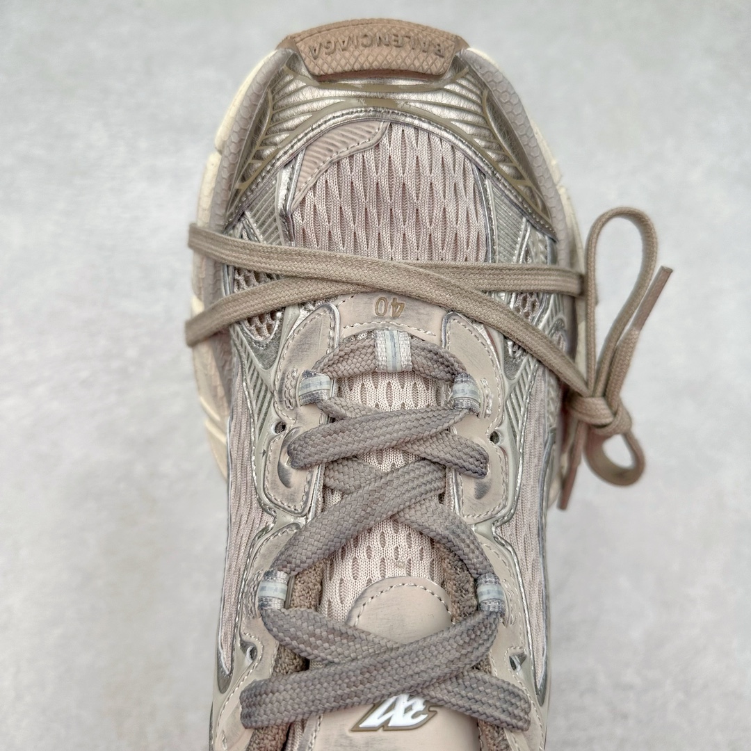 图片[4]-＃纯原 BALENCIAGA 3XL Sneakers 巴黎世家十代网布系带低帮走秀复古老爹鞋 全套原纸板楦头开发 最原汁原味的灵魂版型 全鞋荧光划线卡点 胶水把控整洁度追求极致完美 每一双都是工艺品 多重QC质检 超越公司货的品控标准 实实在在的免检产品 原盒原配 正确字体电绣 粗细、位置、大小正确 侧边TPU 透气孔匹配意产原版 正确分离大底 TPU软底 原版一致大底LOGO 立体感十足 原厂皮料水洗做旧 采购原厂网纱 不含皮革 网布材料和聚氨酯 磨损效果 鞋头边缘和后帮 Balenciaga 徽标 鞋面和后跟凸印尺码 鞋舌 3XL 橡胶品牌标识和反光细节 鞋帮拉袢和鞋舌拉祥 配反光细节 备用鞋带在鞋履前侧 可在穿着前取下 便于不同造型搭配 正常尺码 尺码：35 36 37 38 39 40 41 42 43 44 45 46-选品中心