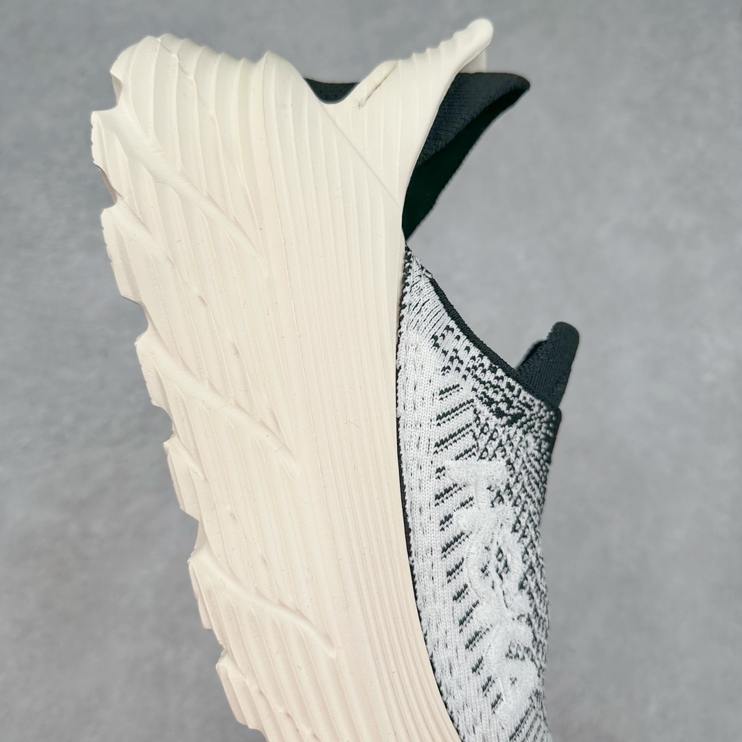 图片[6]-＃HK纯原 HOKA ONE ONE Restore TC 一脚蹬徒步舒适缓震运动鞋 继承了 HOKA ONE ONE® 标志性的缓冲中底，兼具轻盈脚感和出众缓震。NEWOK本期为大家准备了两款各具特色HOKA ONE ONE Restore TC 鞋款，希望能为你的夏日穿搭提供更多灵感。鞋款鞋面采用弹性布料，鞋面透气舒适，日常穿搭舒适不磨脚。鞋款以弹性松紧织带取代传统鞋带设计，省事又省心，“一脚蹬”简直是最具懒人属性的球鞋，低调朴素又不失质感。重量不到百克，依旧是外形“笨拙”实则是轻巧、舒适与安全兼备的品牌固有打法。搭配上，无论是夏日短裤造型，还是搭配你的长袜，Restore TC 能够满足你的多种穿搭。舒适程度堪比众多大牌“老头乐”，鞋底的厚厚的泡沫鞋垫让你深陷其中！尺码：36 36.5 37.5 38 38.5 39 40 40.5 41 42 42.5 43 44 44.5 45-选品中心