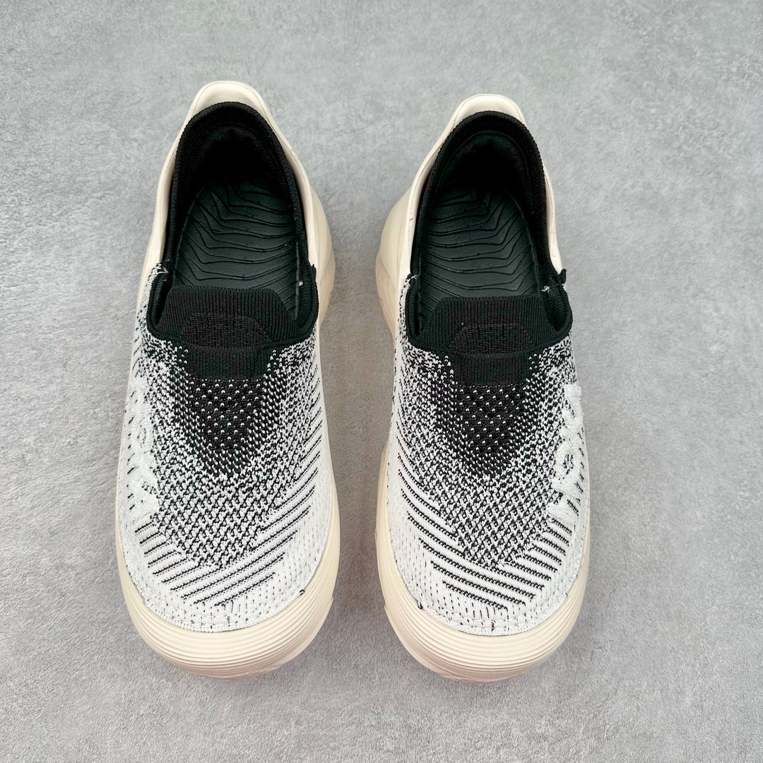 图片[2]-＃HK纯原 HOKA ONE ONE Restore TC 一脚蹬徒步舒适缓震运动鞋 继承了 HOKA ONE ONE® 标志性的缓冲中底，兼具轻盈脚感和出众缓震。NEWOK本期为大家准备了两款各具特色HOKA ONE ONE Restore TC 鞋款，希望能为你的夏日穿搭提供更多灵感。鞋款鞋面采用弹性布料，鞋面透气舒适，日常穿搭舒适不磨脚。鞋款以弹性松紧织带取代传统鞋带设计，省事又省心，“一脚蹬”简直是最具懒人属性的球鞋，低调朴素又不失质感。重量不到百克，依旧是外形“笨拙”实则是轻巧、舒适与安全兼备的品牌固有打法。搭配上，无论是夏日短裤造型，还是搭配你的长袜，Restore TC 能够满足你的多种穿搭。舒适程度堪比众多大牌“老头乐”，鞋底的厚厚的泡沫鞋垫让你深陷其中！尺码：36 36.5 37.5 38 38.5 39 40 40.5 41 42 42.5 43 44 44.5 45-选品中心