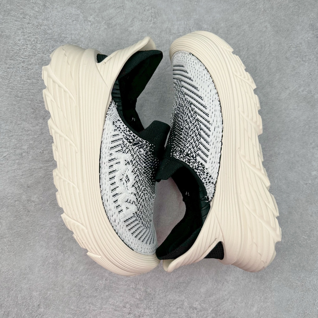 图片[3]-＃HK纯原 HOKA ONE ONE Restore TC 一脚蹬徒步舒适缓震运动鞋 继承了 HOKA ONE ONE® 标志性的缓冲中底，兼具轻盈脚感和出众缓震。NEWOK本期为大家准备了两款各具特色HOKA ONE ONE Restore TC 鞋款，希望能为你的夏日穿搭提供更多灵感。鞋款鞋面采用弹性布料，鞋面透气舒适，日常穿搭舒适不磨脚。鞋款以弹性松紧织带取代传统鞋带设计，省事又省心，“一脚蹬”简直是最具懒人属性的球鞋，低调朴素又不失质感。重量不到百克，依旧是外形“笨拙”实则是轻巧、舒适与安全兼备的品牌固有打法。搭配上，无论是夏日短裤造型，还是搭配你的长袜，Restore TC 能够满足你的多种穿搭。舒适程度堪比众多大牌“老头乐”，鞋底的厚厚的泡沫鞋垫让你深陷其中！尺码：36 36.5 37.5 38 38.5 39 40 40.5 41 42 42.5 43 44 44.5 45-选品中心