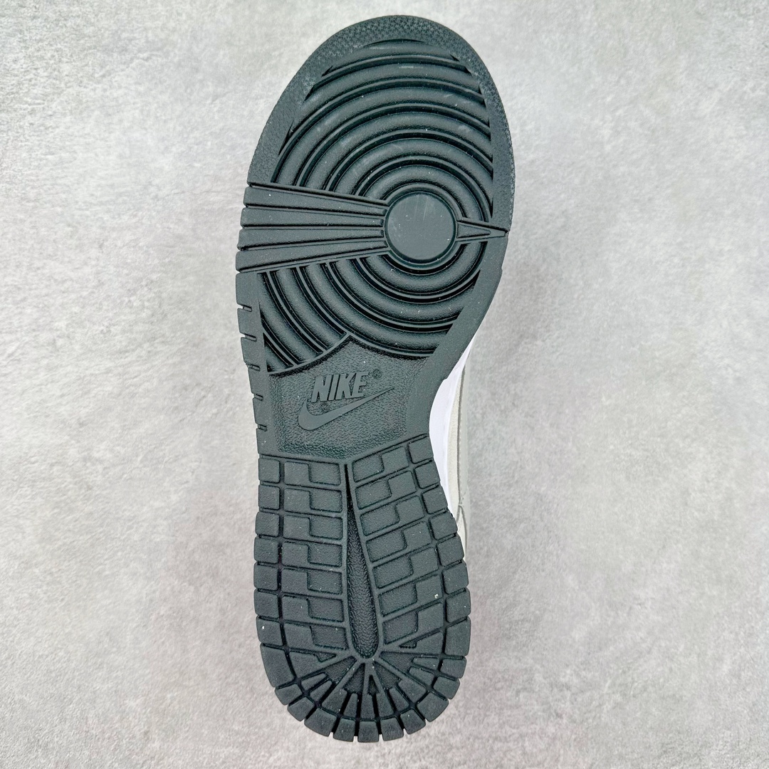 图片[9]-＃CS NK Dunk Low SE 85 双钩复古休闲板鞋 HV1800-101 口碑大厂出品 品控大底版型不断改良更新品质稳定 全套原纸板楦头开发 确保原汁原味 完美呈现DUNK版型 原厂玻璃冲刀 超高清洁度 全鞋零毛边皮料切割 采用绒面革材质 鞋身左右侧均配有皮革质双 Swoosh 兰色搭配上白色 85年纪念标放在鞋舌的位置 简洁干净的配色设计 绝对是日常出街上脚的不二选择 尺码：36 36.5 37.5 38 38.5 39 40 40.5 41 42 42.5 43 44 44.5 45 46-选品中心