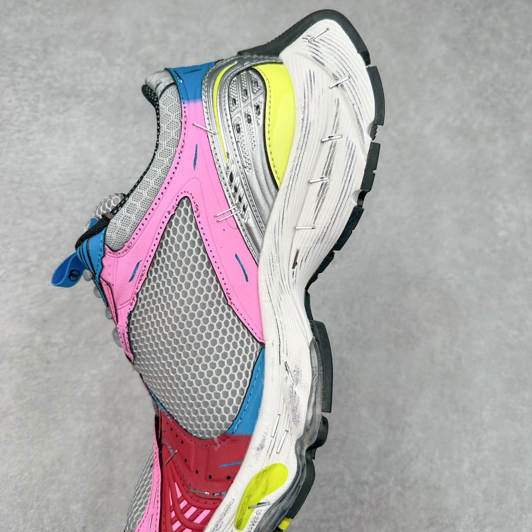 图片[7]-BALENCIAGA Stapler Sneakers 巴黎世家订书机鞋网布系带低帮走秀复古老爹鞋 展现品牌对于新潮事物的热情 这款鞋子拥有巨大尺寸和醒目设计 符合当下”老爹鞋”的趋势 鞋子采用银灰配色 营造出低调而不失华丽的效果 10XL的尺码使它成为市场中最显眼的存在 适合追求个性化的人群 Balenciaga始终站在时尚前沿 此次发布的产品再次体现了他们的创新能力 偏大一码 尺码：35 36 37 38 39 40 41 42 43 44 45 46-选品中心