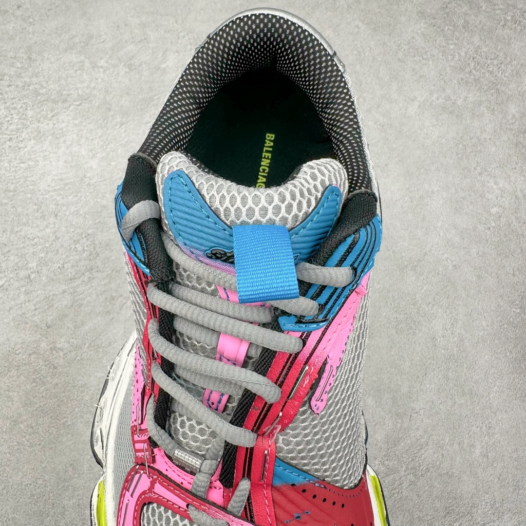 图片[5]-BALENCIAGA Stapler Sneakers 巴黎世家订书机鞋网布系带低帮走秀复古老爹鞋 展现品牌对于新潮事物的热情 这款鞋子拥有巨大尺寸和醒目设计 符合当下”老爹鞋”的趋势 鞋子采用银灰配色 营造出低调而不失华丽的效果 10XL的尺码使它成为市场中最显眼的存在 适合追求个性化的人群 Balenciaga始终站在时尚前沿 此次发布的产品再次体现了他们的创新能力 偏大一码 尺码：35 36 37 38 39 40 41 42 43 44 45 46-选品中心