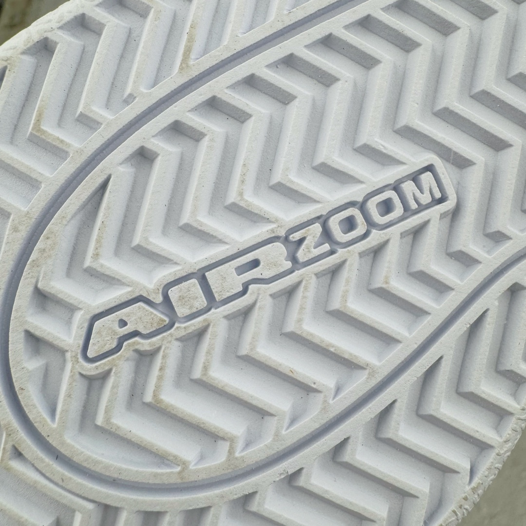 图片[18]-＃灭世/Max NK Book 1 Devin Booker 德文·布克一代男子实战篮球鞋 白黑响尾蛇 FJ4250-10 灭世纯原革新出货‼️缓震配置独家革新！实战属性直接拉满👊🏻实战 天花板上限再度提升！实战亲测-性能体验吊打国产同价位鞋款（为满足海外市场 布克一代最大尺码为47.5） ⚫️增配前掌鹅蛋ZOOM ➕抗扭片➕后掌马蹄ZOOM气垫（正品仅配置后掌zoom气垫） ⚫️采用科比4代鞋楦以及龙骨数据打造！小科4实至名归！（完美解决正品压脚趾问题） ⚫️鞋身➕鞋头增配高频补强层，提升鞋头以及脚踝支撑性 ⚫️鞋垫采用科比4代元年高弹缓震垫材质-磨合一场直接贴合脚型☑️ ⚫️外底加厚2mm，wow10止滑配方，无需磨合，抓地性能原地起飞 最强布克一代有且只在灭世纯原（支持市场任意货品正面PK） 真材实料，肉眼可见！革新升级绝非空穴来风！灭世纯原内外兼修，用态度诠释实战新篇章👊🏻 Book 1 尺码 39-47.5-选品中心