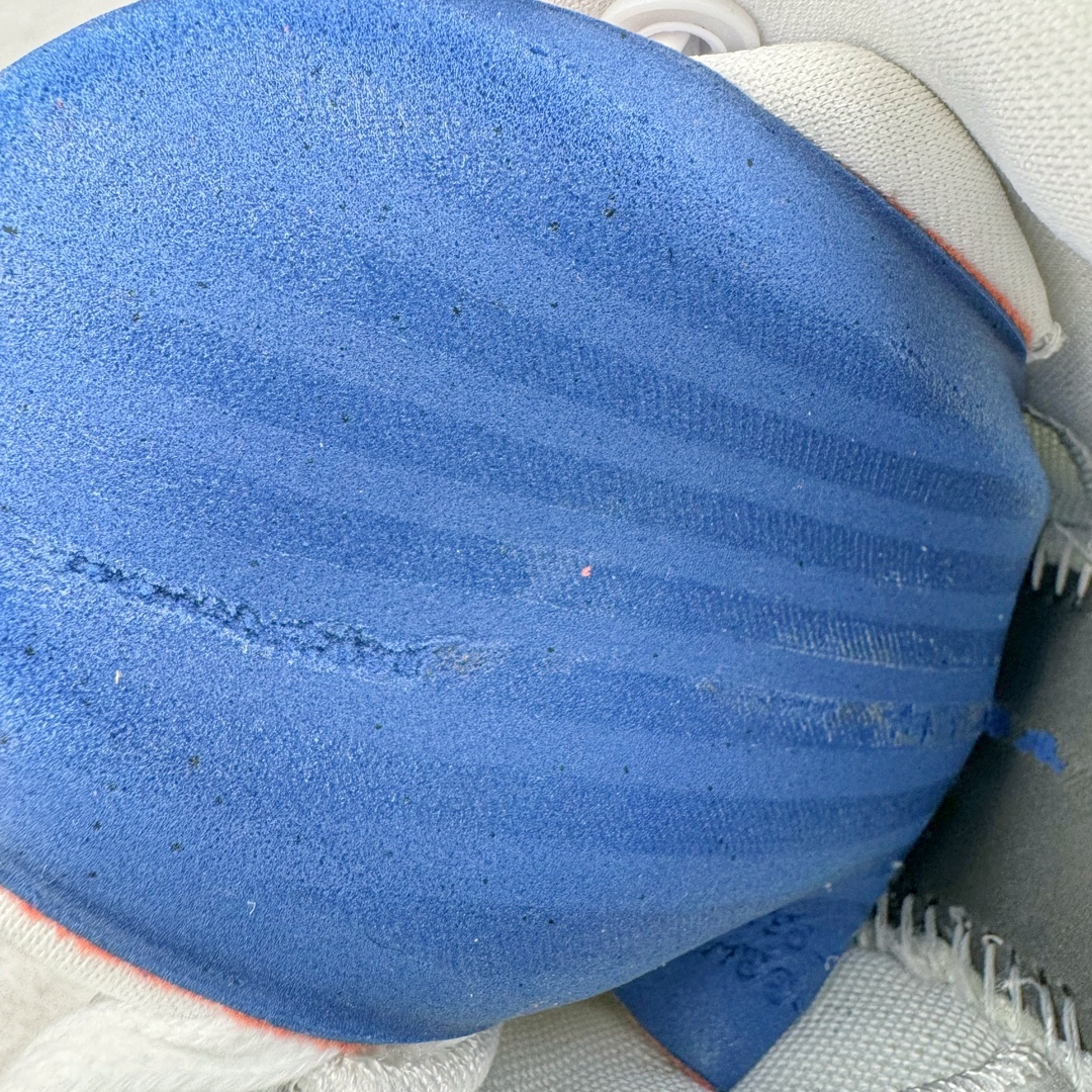 图片[11]-＃灭世/Max NK Book 1 Devin Booker 德文·布克一代男子实战篮球鞋 白黑响尾蛇 FJ4250-10 灭世纯原革新出货‼️缓震配置独家革新！实战属性直接拉满👊🏻实战 天花板上限再度提升！实战亲测-性能体验吊打国产同价位鞋款（为满足海外市场 布克一代最大尺码为47.5） ⚫️增配前掌鹅蛋ZOOM ➕抗扭片➕后掌马蹄ZOOM气垫（正品仅配置后掌zoom气垫） ⚫️采用科比4代鞋楦以及龙骨数据打造！小科4实至名归！（完美解决正品压脚趾问题） ⚫️鞋身➕鞋头增配高频补强层，提升鞋头以及脚踝支撑性 ⚫️鞋垫采用科比4代元年高弹缓震垫材质-磨合一场直接贴合脚型☑️ ⚫️外底加厚2mm，wow10止滑配方，无需磨合，抓地性能原地起飞 最强布克一代有且只在灭世纯原（支持市场任意货品正面PK） 真材实料，肉眼可见！革新升级绝非空穴来风！灭世纯原内外兼修，用态度诠释实战新篇章👊🏻 Book 1 尺码 39-47.5-选品中心