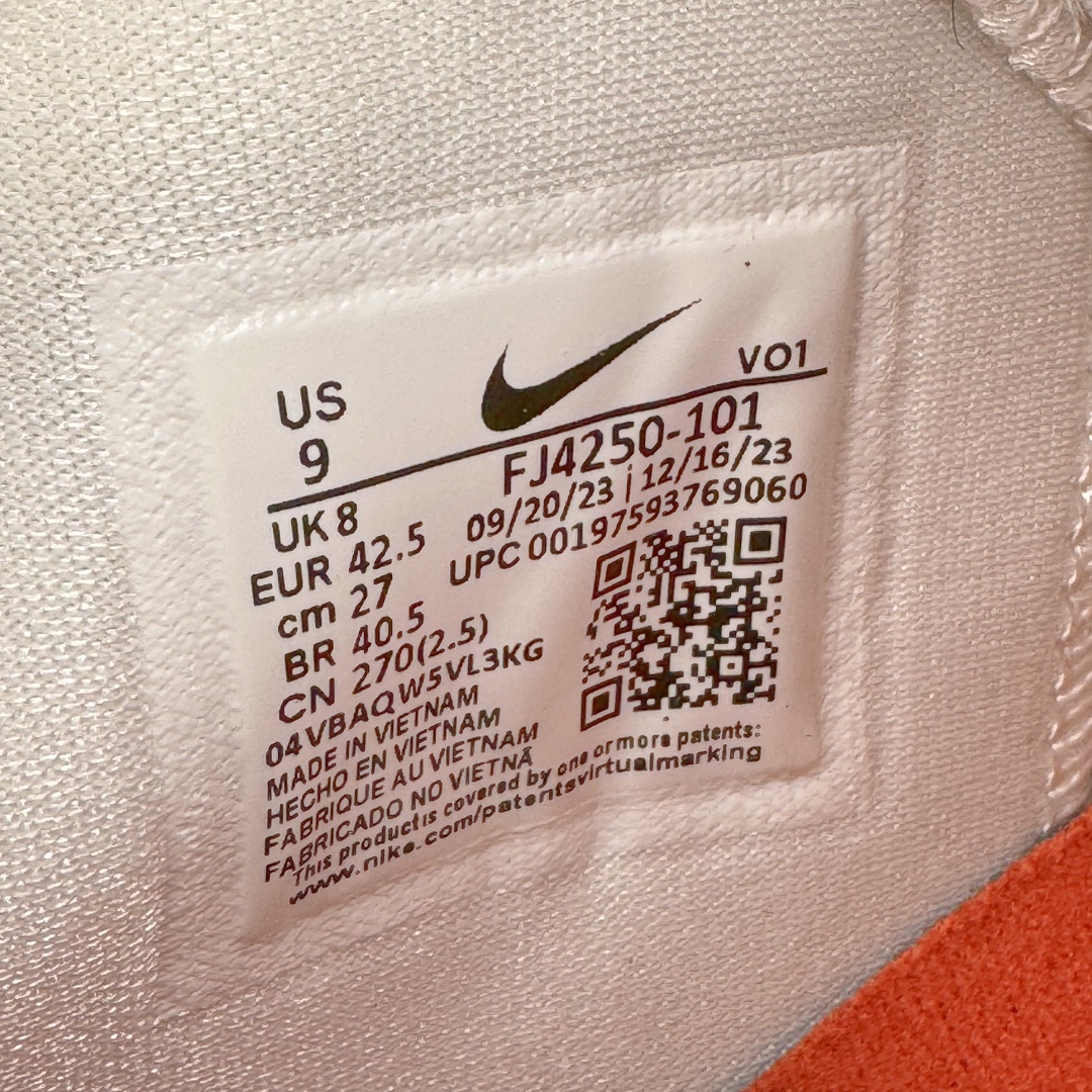 图片[12]-＃灭世/Max NK Book 1 Devin Booker 德文·布克一代男子实战篮球鞋 白黑响尾蛇 FJ4250-10 灭世纯原革新出货‼️缓震配置独家革新！实战属性直接拉满👊🏻实战 天花板上限再度提升！实战亲测-性能体验吊打国产同价位鞋款（为满足海外市场 布克一代最大尺码为47.5） ⚫️增配前掌鹅蛋ZOOM ➕抗扭片➕后掌马蹄ZOOM气垫（正品仅配置后掌zoom气垫） ⚫️采用科比4代鞋楦以及龙骨数据打造！小科4实至名归！（完美解决正品压脚趾问题） ⚫️鞋身➕鞋头增配高频补强层，提升鞋头以及脚踝支撑性 ⚫️鞋垫采用科比4代元年高弹缓震垫材质-磨合一场直接贴合脚型☑️ ⚫️外底加厚2mm，wow10止滑配方，无需磨合，抓地性能原地起飞 最强布克一代有且只在灭世纯原（支持市场任意货品正面PK） 真材实料，肉眼可见！革新升级绝非空穴来风！灭世纯原内外兼修，用态度诠释实战新篇章👊🏻 Book 1 尺码 39-47.5-选品中心