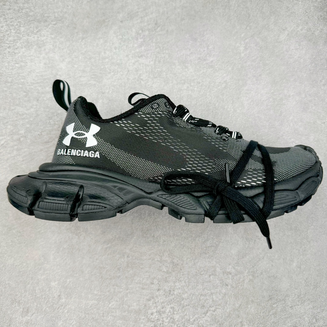 ＃纯原 UA x BALENCIAGA 3XL Sneakers 巴黎世家安德玛联名十代网布系带低帮走秀复古老爹鞋 全套原纸板楦头开发 最原汁原味的灵魂版型 全鞋荧光划线卡点 胶水把控整洁度追求极致完美 每一双都是工艺品 多重QC质检 超越公司货的品控标准 实实在在的免检产品 原盒原配 正确字体电绣 粗细、位置、大小正确 侧边TPU 透气孔匹配意产原版 正确分离大底 TPU软底 原版一致大底LOGO 立体感十足 原厂皮料水洗做旧 采购原厂网纱 不含皮革 网布材料和聚氨酯 磨损效果 鞋头边缘和后帮 Balenciaga 徽标 鞋面和后跟凸印尺码 鞋舌 3XL 橡胶品牌标识和反光细节 鞋帮拉袢和鞋舌拉祥 配反光细节 备用鞋带在鞋履前侧 可在穿着前取下 便于不同造型搭配 正常尺码 尺码：35 36 37 38 39 40 41 42 43 44 45 46-选品中心