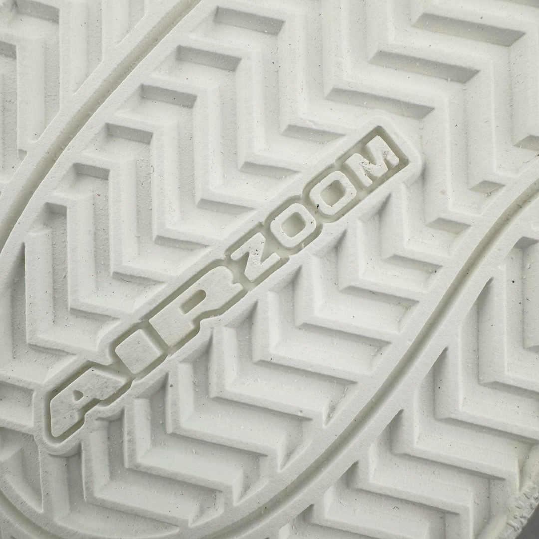 图片[14]-＃灭世/Max NK Book 1 Devin Booker 德文·布克一代男子实战篮球鞋 首发配色 米白 FJ4250-100 灭世纯原革新出货‼️缓震配置独家革新！实战属性直接拉满👊🏻实战 天花板上限再度提升！实战亲测-性能体验吊打国产同价位鞋款（为满足海外市场 布克一代最大尺码为47.5） ⚫️增配前掌鹅蛋ZOOM ➕抗扭片➕后掌马蹄ZOOM气垫（正品仅配置后掌zoom气垫） ⚫️采用科比4代鞋楦以及龙骨数据打造！小科4实至名归！（完美解决正品压脚趾问题） ⚫️鞋身➕鞋头增配高频补强层，提升鞋头以及脚踝支撑性 ⚫️鞋垫采用科比4代元年高弹缓震垫材质-磨合一场直接贴合脚型☑️ ⚫️外底加厚2mm，wow10止滑配方，无需磨合，抓地性能原地起飞 最强布克一代有且只在灭世纯原（支持市场任意货品正面PK） 真材实料，肉眼可见！革新升级绝非空穴来风！灭世纯原内外兼修，用态度诠释实战新篇章👊🏻 Book 1 尺码 39-47.5-选品中心