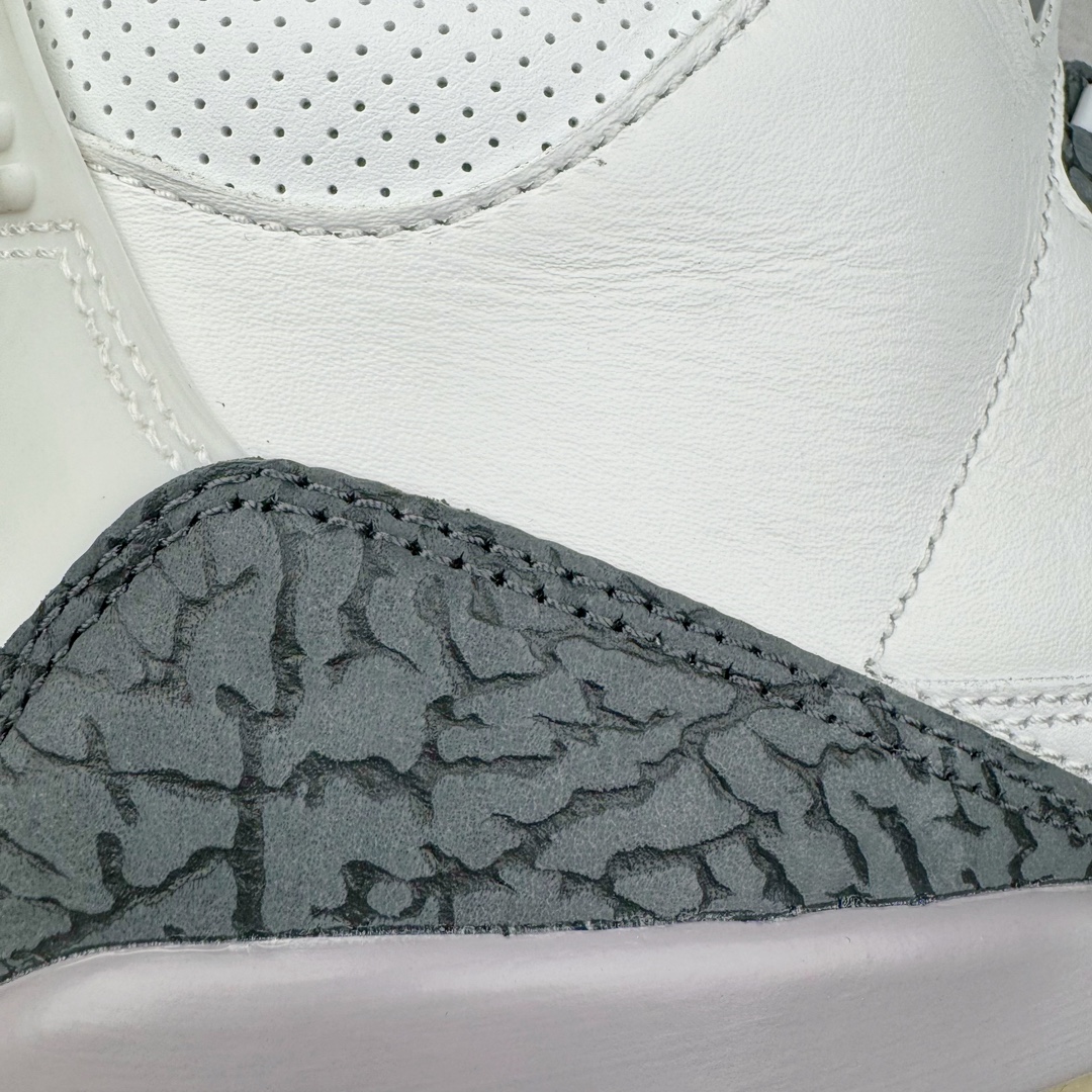 图片[18]-＃Lw纯原 Air Jordan AJ3 Retro 白灰 CT8532-106 圈内最强三代系列 匠心打造 开发时长超过半年 目前可过各类鉴定或无法鉴定 裸鞋随便操作 全套原纸板楦头开发 原厂大底磨具加持立体防滑纹理 原装可视Air Sole气垫 原汁原味最完美的三代版型 唯一正确鞋头趴度弧度高度鞋身腰线 原厂TPU彩虹扎染后跟饰片 正确内里反口里网布 皮料菱角分明不变形无多余毛边 广东原厂zp同批次手工大底描漆拉丝 市场唯一原厂鞋扣模具 原厂织唛标 原厂飞人电绣工艺 尾指中部跳三针 独家绑鞋带手法 印刷中底布 四线拉帮 米色美纹纸贴合固定 进口港宝加持 后跟自然饱满 全鞋荧光划线卡点 追求极致完美 每一双都是工艺品 多重QC质检 超越公司货的品控标准 实实在在的免检产品 尺码：36 36.5 37.5 38 38.5 39 40 40.5 41 42 42.5 43 44 44.5 45 45.5 46 47.5 48.5-选品中心