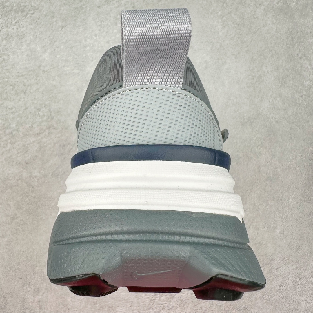 图片[8]-NK V2K Runtekk 减震防滑低帮 复古老爹鞋跑步鞋 HJ4497-002 鞋款被命名为 Runtekk 设计上借鉴了 2000 年的跑鞋风格 配色上以金属银为主调 简练又有复古运动气质 材质上使用大面积网眼、皮革、TPU 组成 支撑和透气性肯定不错 中底处由 Cushlon 泡绵打造 保证在压马路时可以提供优秀脚感 并通过一手做旧氧化效果突出复古感 中底造型很容易让大家联想到巴黎世家3XL 增高效果同样不能忽视 尺码：36 36.5 37.5 38 38.5 39 40 40.5 41 42 42.5 43 44 44.5 45-选品中心