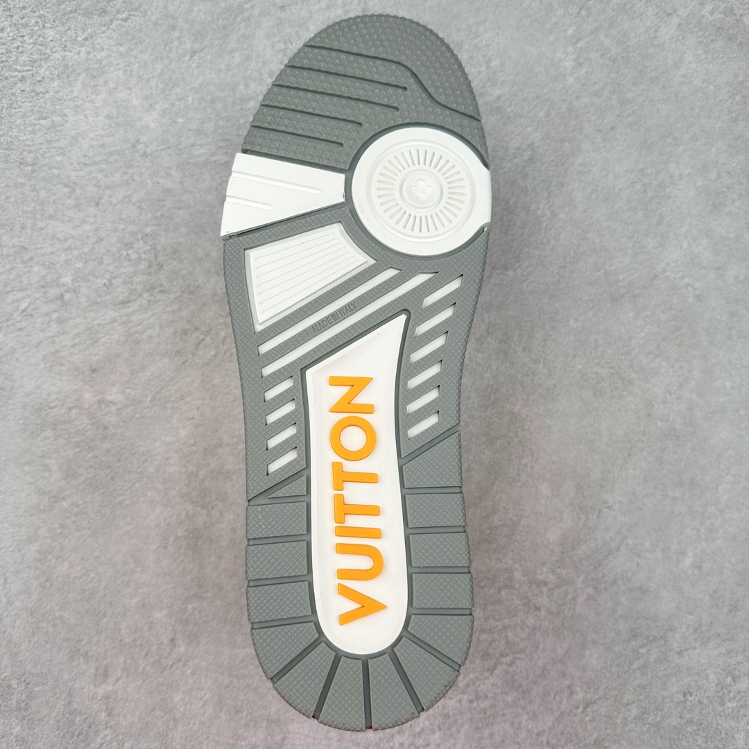 图片[9]-＃K纯原 Louis Vuitton Trainer lv时装走秀运动鞋 市场所有版本中综合最强的货品 GD实力大厂出品 全网最全配色更新最快 最成熟的做工稳定的品控 完美鞋型超高的清洁度 零毛边线头瑕疵 全套原楦原纸版原鞋开模 全网最具灵魂的版型 正确原装黄色鞋盒 正确中底印花 鞋面印花3D高频深度立体 全鞋电脑针车 紧密相连 针距密度一致 环保乳胶注塑鞋垫 厚度脚感还原原版 皮面裁剪部位 统一油边封口工艺 原装橡胶大底含胶量大底组合零偏差 专柜全套包装 防尘袋 说明书 质保卡 男女鞋 尺码：35 36 37 38 39 40 41 42 43 44 45-选品中心