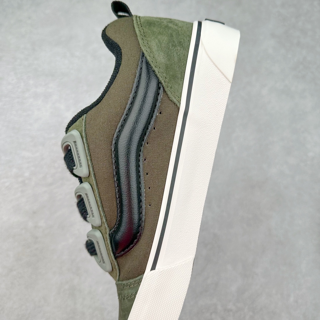 图片[7]-Vans Knu Skool DR “DR新系列面包鞋，个性十足”DR新款是对90年代经典风格的重新诠释，Vans将现在的Knu Skool的“宽大”特点进一步放大，将携带空改为了极具现代风格的D形鞋带孔，并选用更宽的鞋带绑定鞋身! 尺码：35 36 36.5 37 38 38.5 39 40 40.5 41 42 42.5 43 44 45 工艺：硫化1：1（重量1：1、真标、原钢印、材质标、鞋型标、合格证）-选品中心