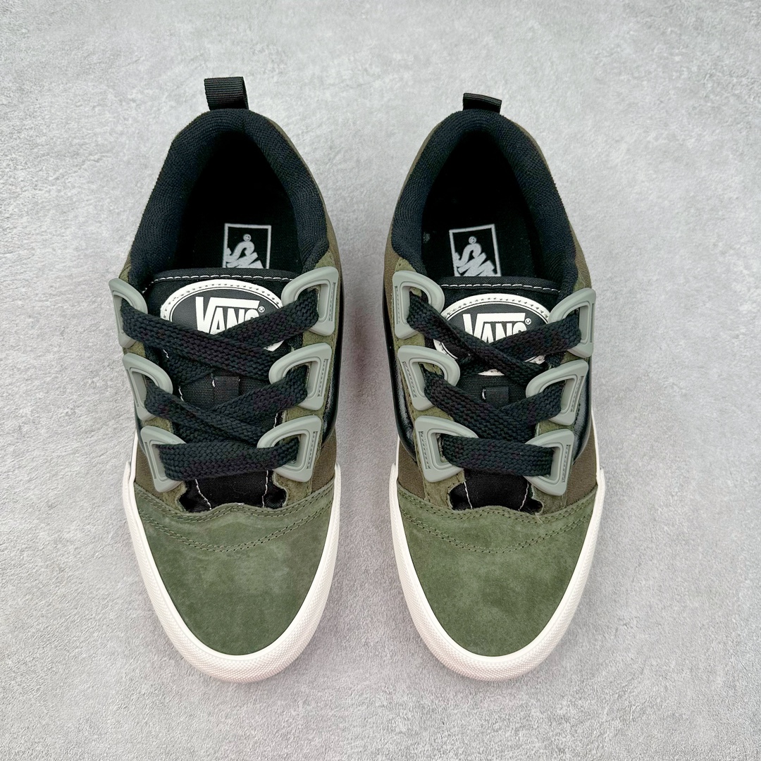 图片[2]-Vans Knu Skool DR “DR新系列面包鞋，个性十足”DR新款是对90年代经典风格的重新诠释，Vans将现在的Knu Skool的“宽大”特点进一步放大，将携带空改为了极具现代风格的D形鞋带孔，并选用更宽的鞋带绑定鞋身! 尺码：35 36 36.5 37 38 38.5 39 40 40.5 41 42 42.5 43 44 45 工艺：硫化1：1（重量1：1、真标、原钢印、材质标、鞋型标、合格证）-选品中心