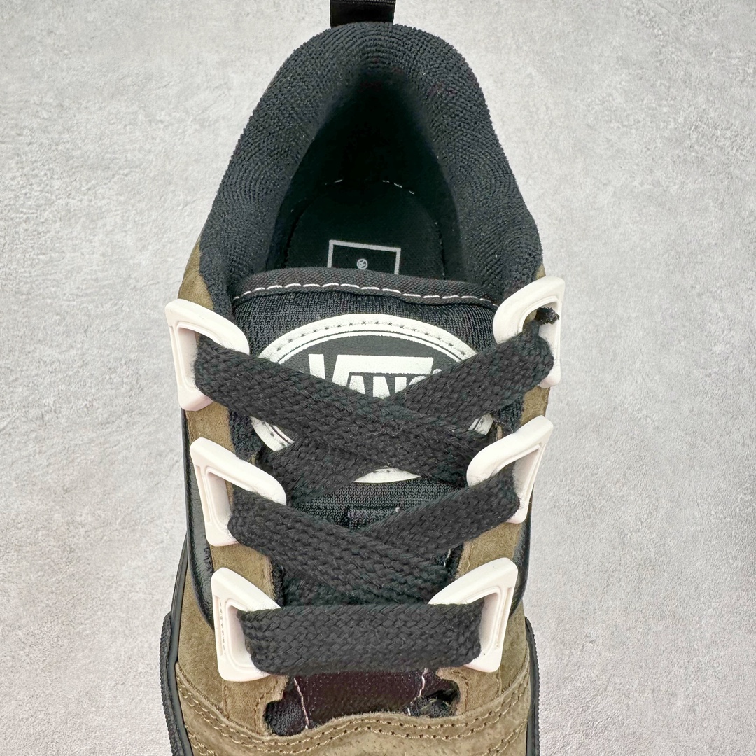 图片[5]-Vans Knu Skool DR “DR新系列面包鞋，个性十足”DR新款是对90年代经典风格的重新诠释，Vans将现在的Knu Skool的“宽大”特点进一步放大，将携带空改为了极具现代风格的D形鞋带孔，并选用更宽的鞋带绑定鞋身! 尺码：35 36 36.5 37 38 38.5 39 40 40.5 41 42 42.5 43 44 45 工艺：硫化1：1（重量1：1、真标、原钢印、材质标、鞋型标、合格证）-选品中心